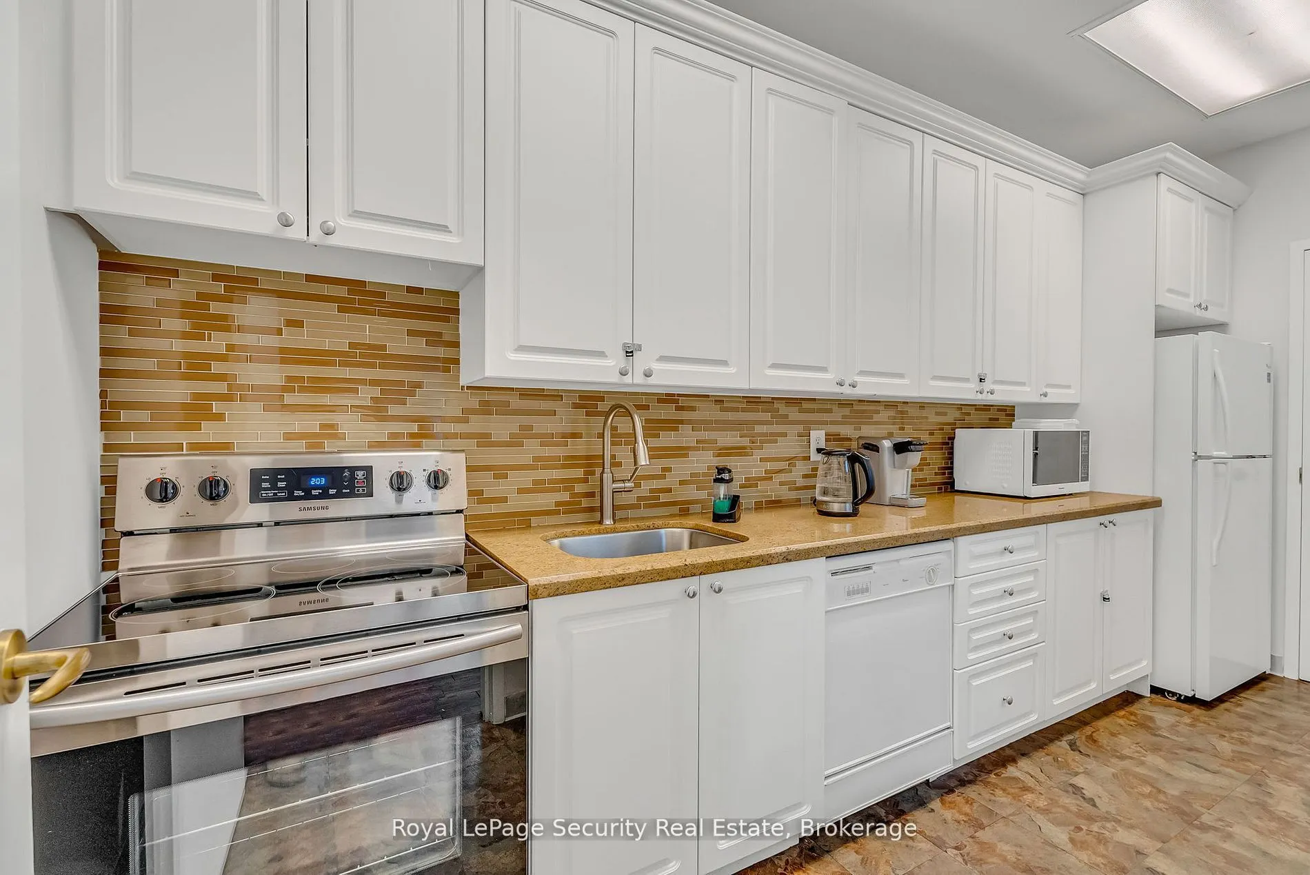 980 Yonge Street, #403