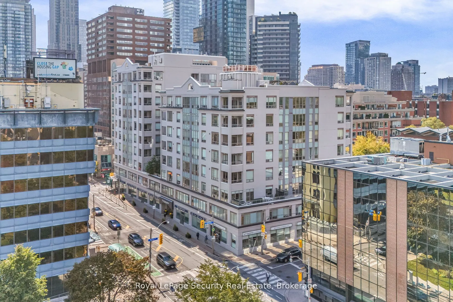 980 Yonge Street, #403