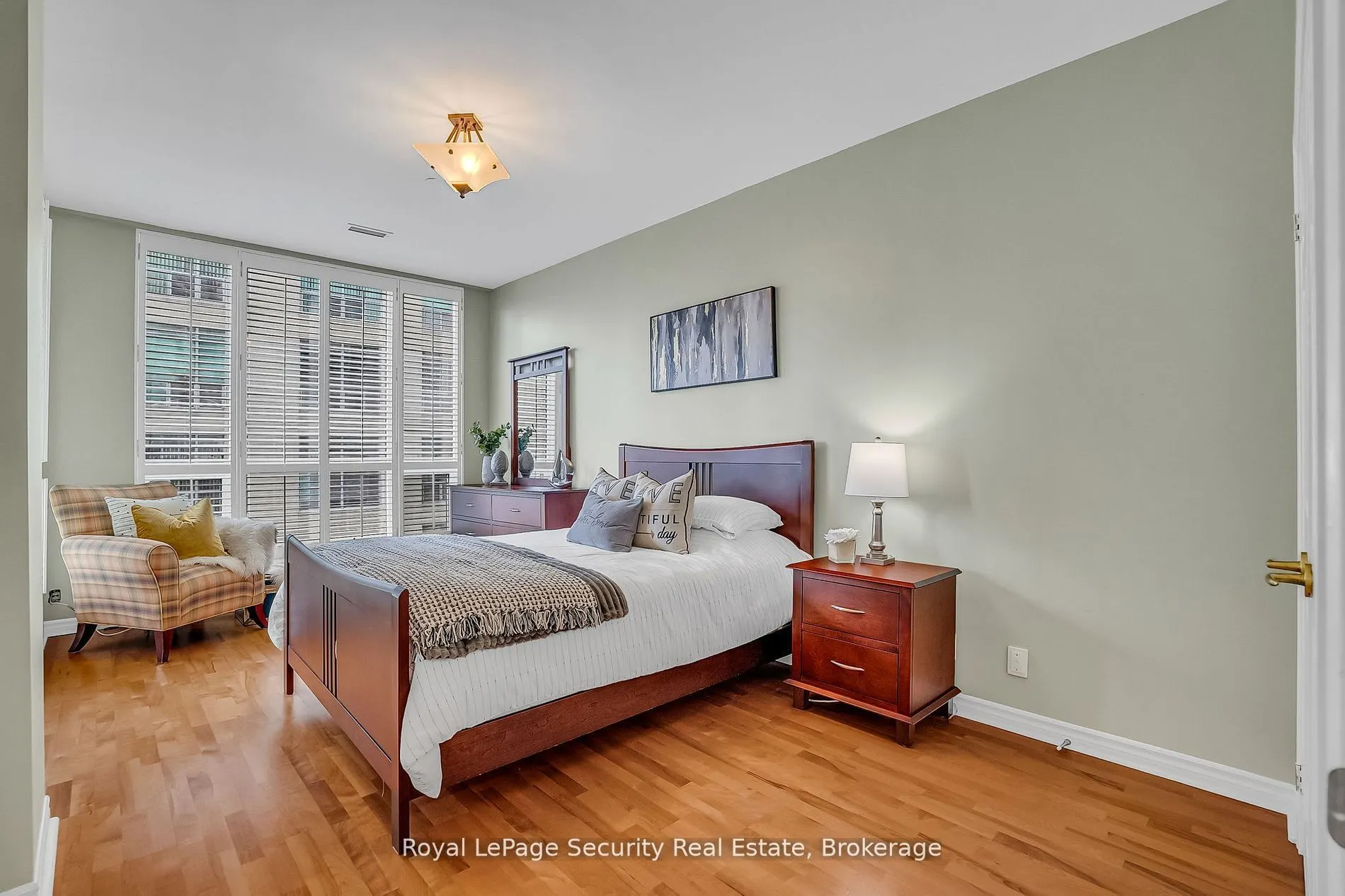 980 Yonge Street, #403