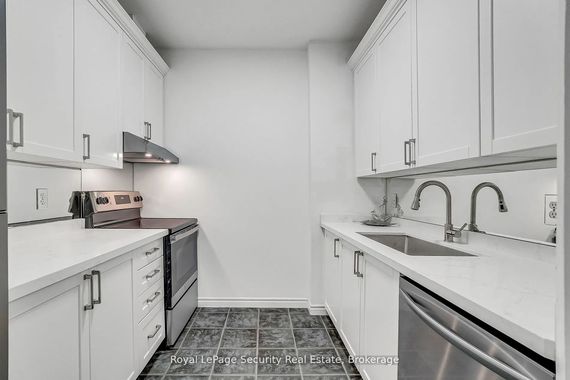 980 Yonge Street, #403
