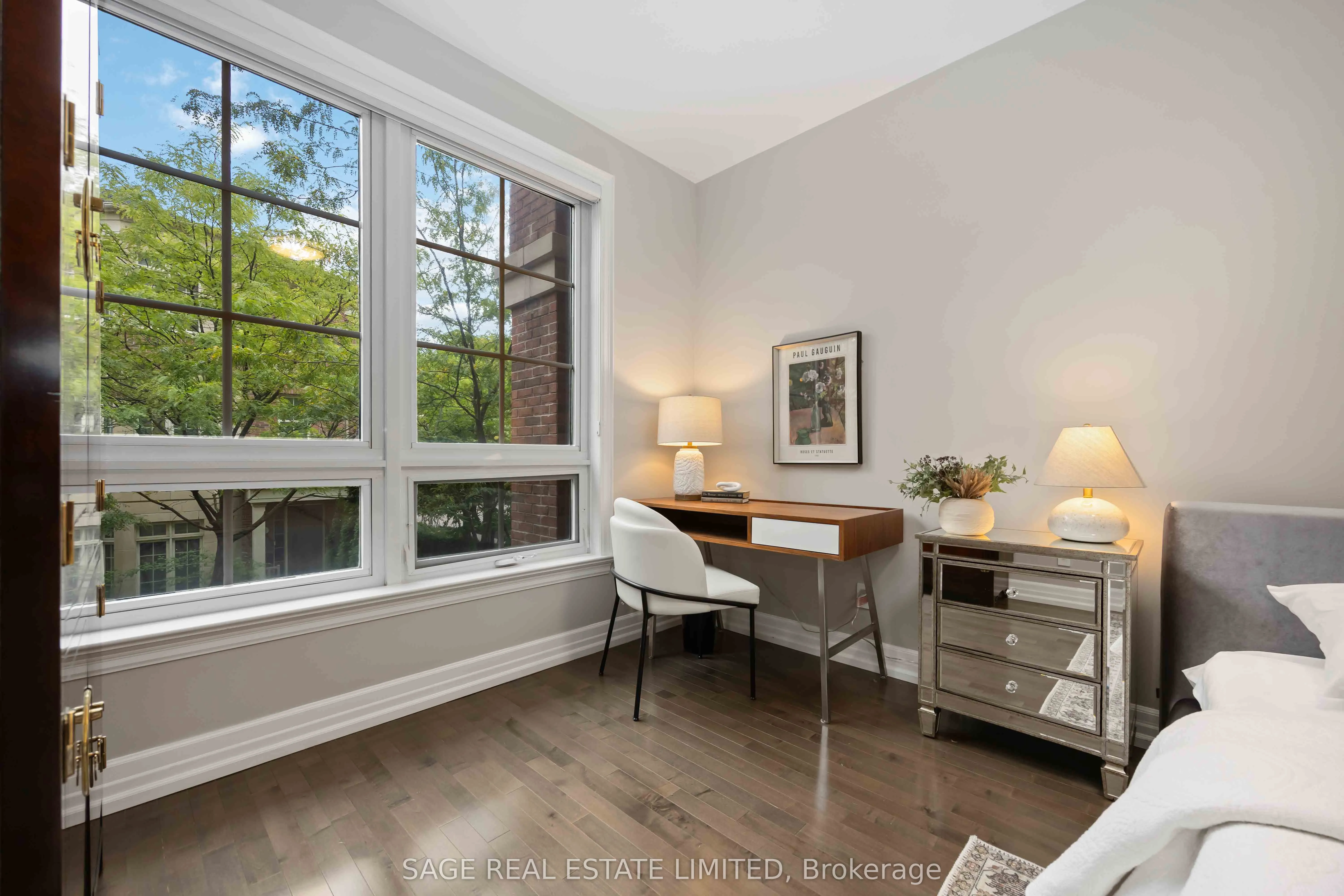 20 Burkebrook Place, #212