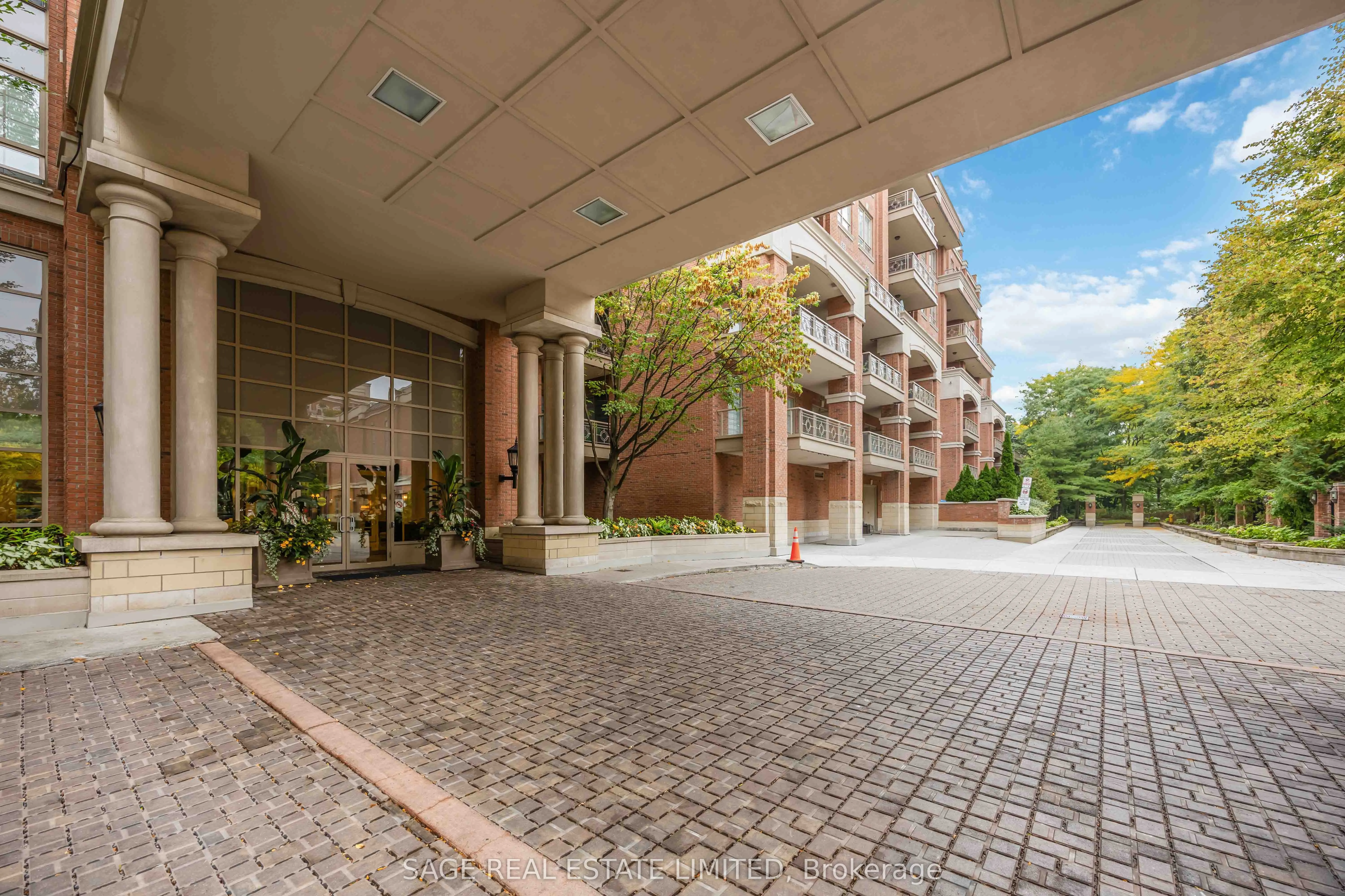 20 Burkebrook Place, #212