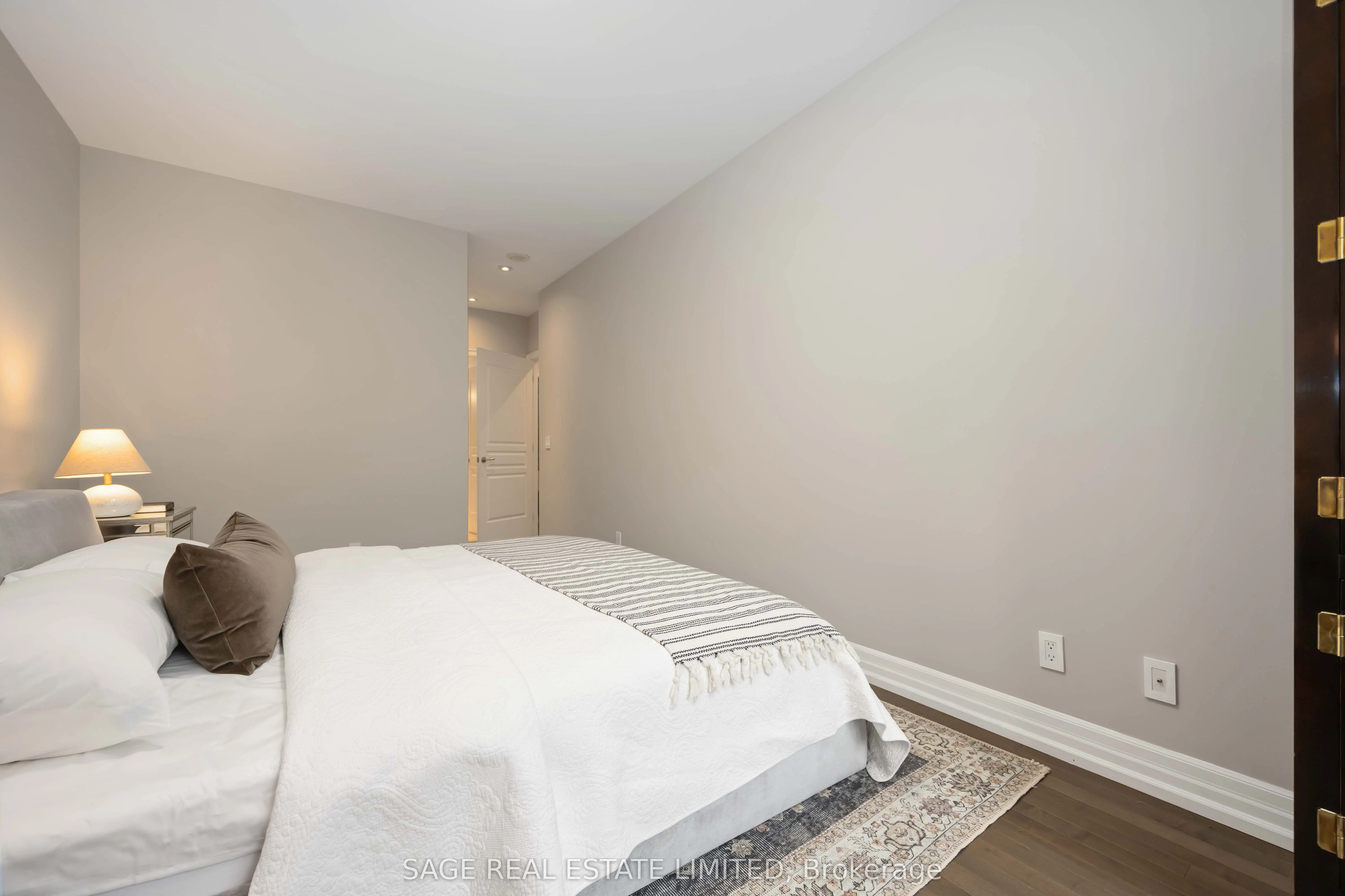 20 Burkebrook Place, #212