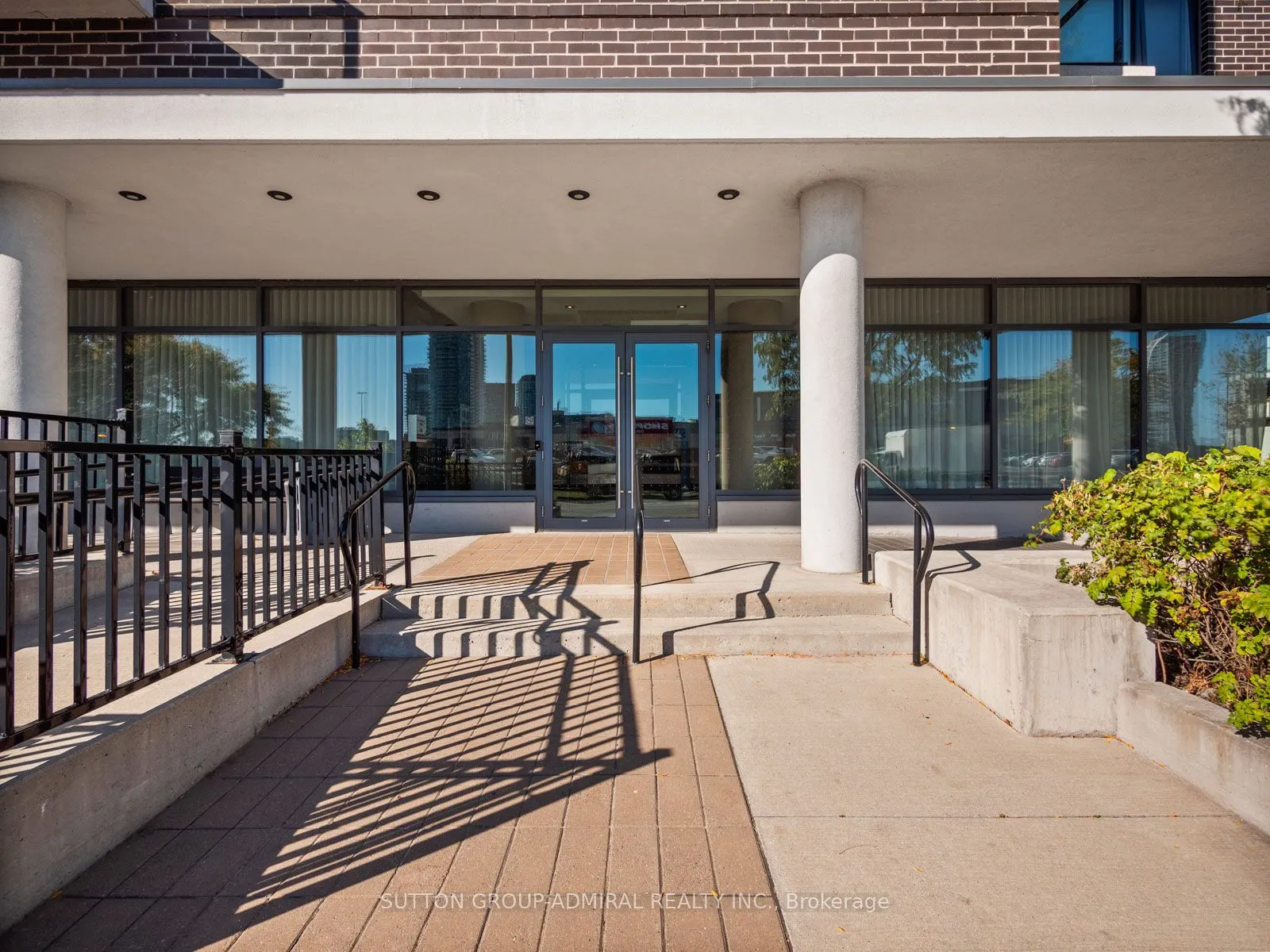 128 Fairview Mall Drive, #1005