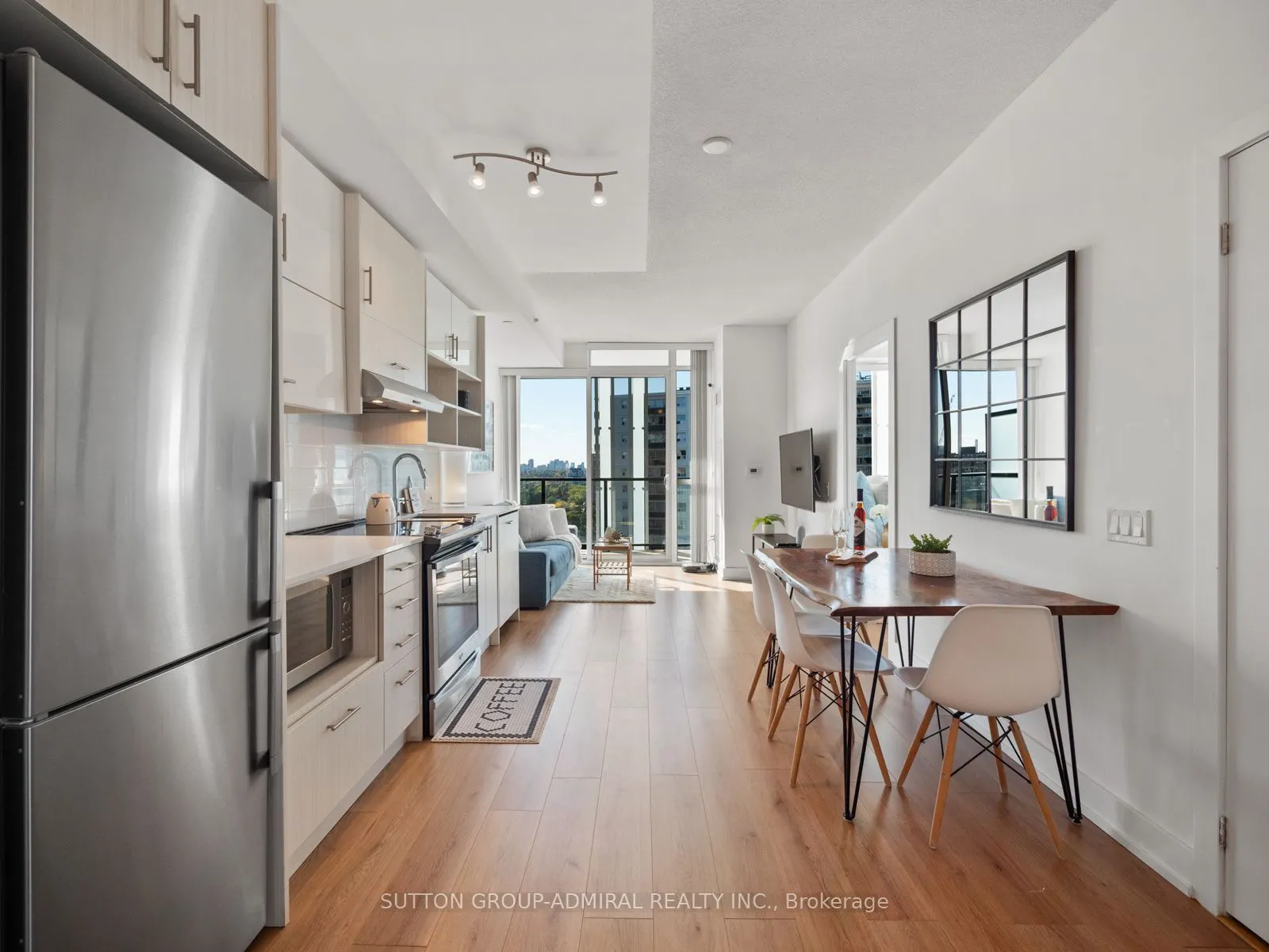 128 Fairview Mall Drive, #1005