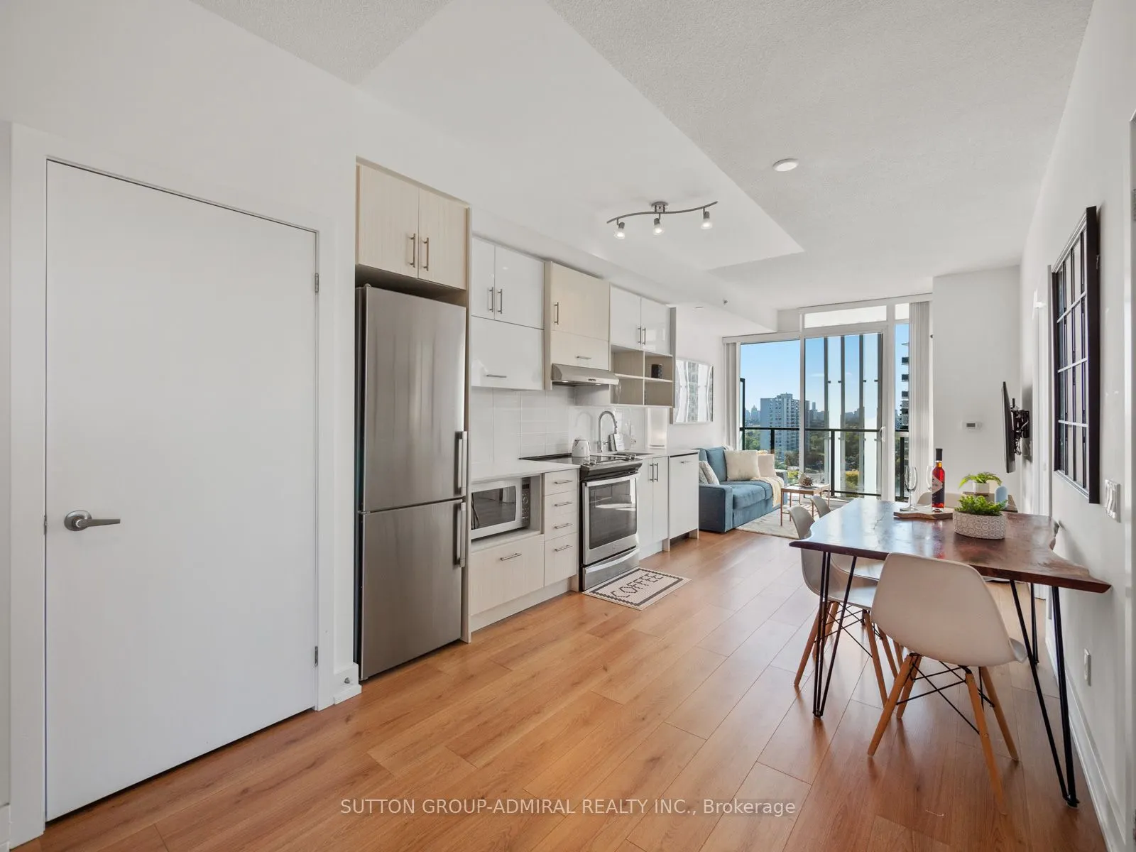 128 Fairview Mall Drive, #1005