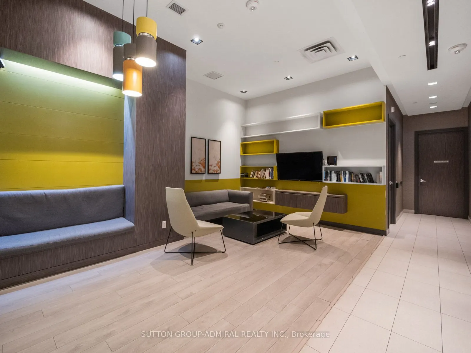 128 Fairview Mall Drive, #1005