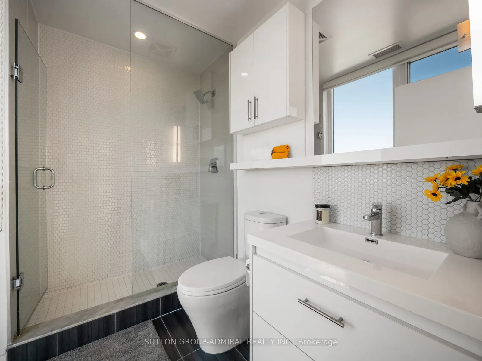 128 Fairview Mall Drive, #1005