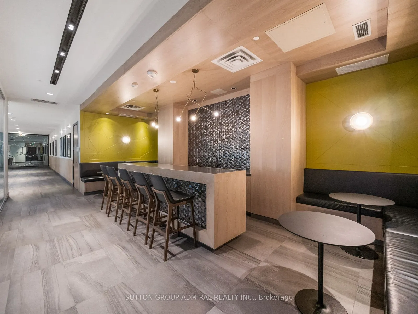 128 Fairview Mall Drive, #1005