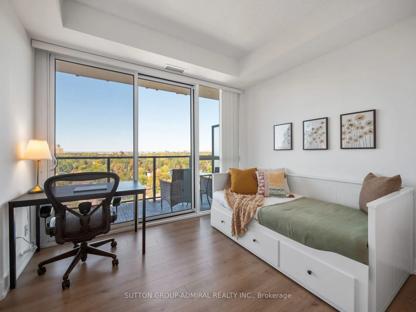 128 Fairview Mall Drive, #1005