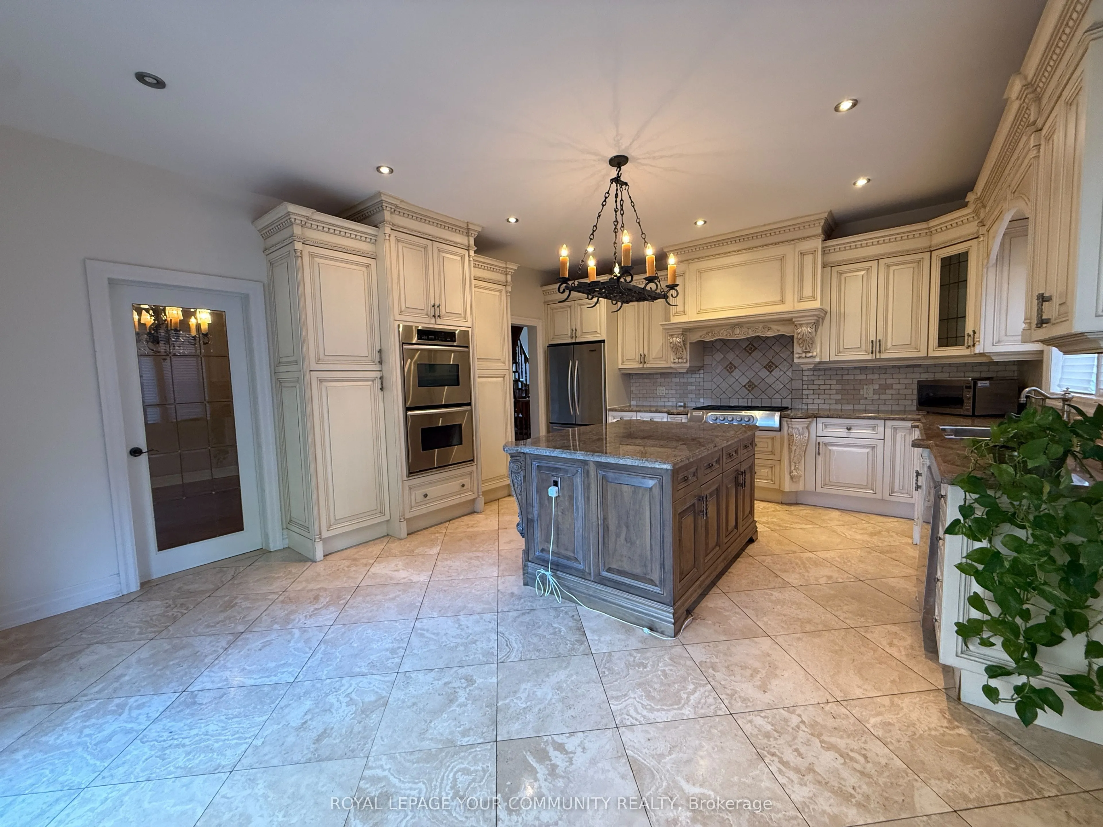 238 Horsham (MAIN FLOOR AND 2ND FLOOR) Avenue