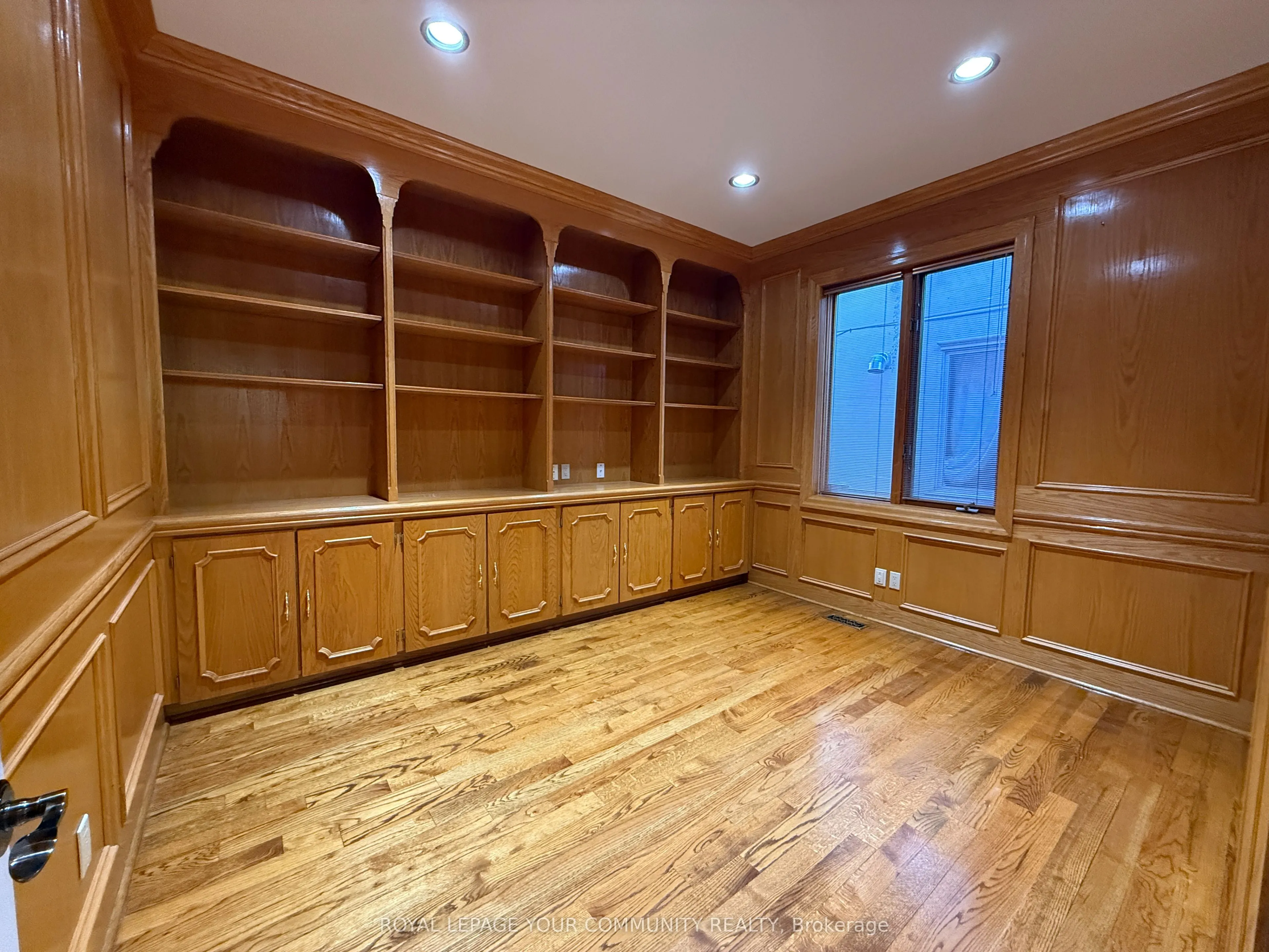 238 Horsham (MAIN FLOOR AND 2ND FLOOR) Avenue