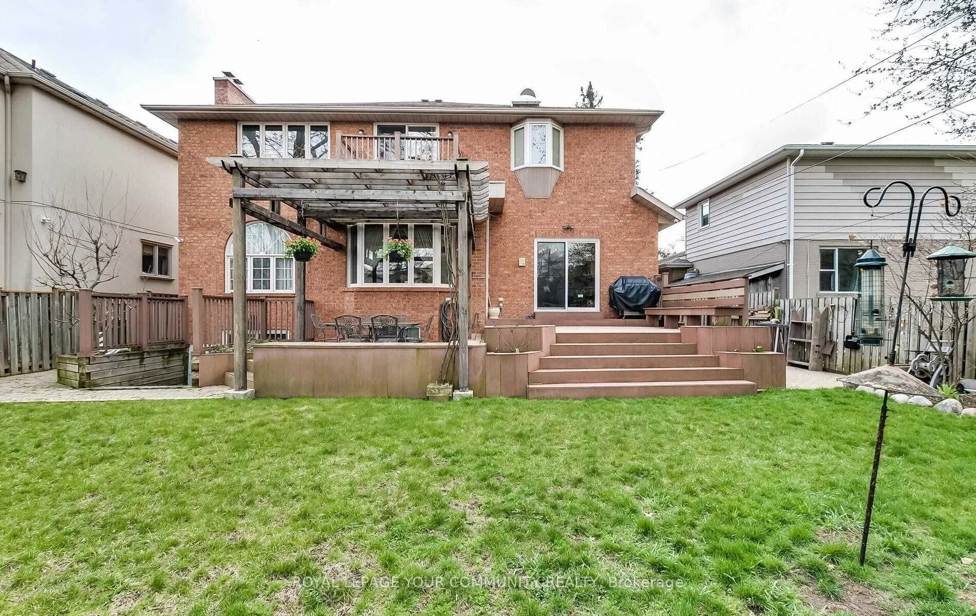 238 Horsham (MAIN FLOOR AND 2ND FLOOR) Avenue