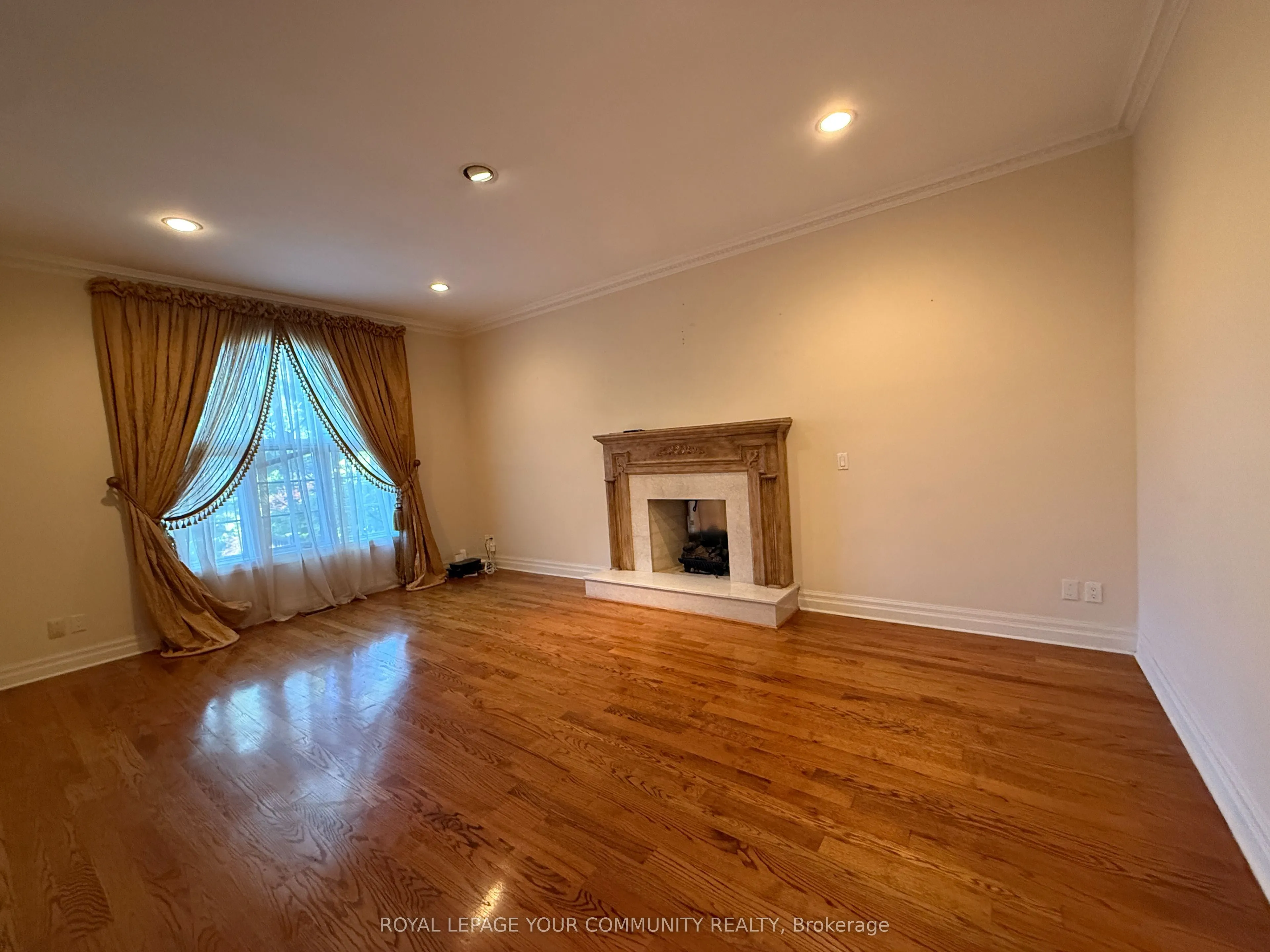 238 Horsham (MAIN FLOOR AND 2ND FLOOR) Avenue
