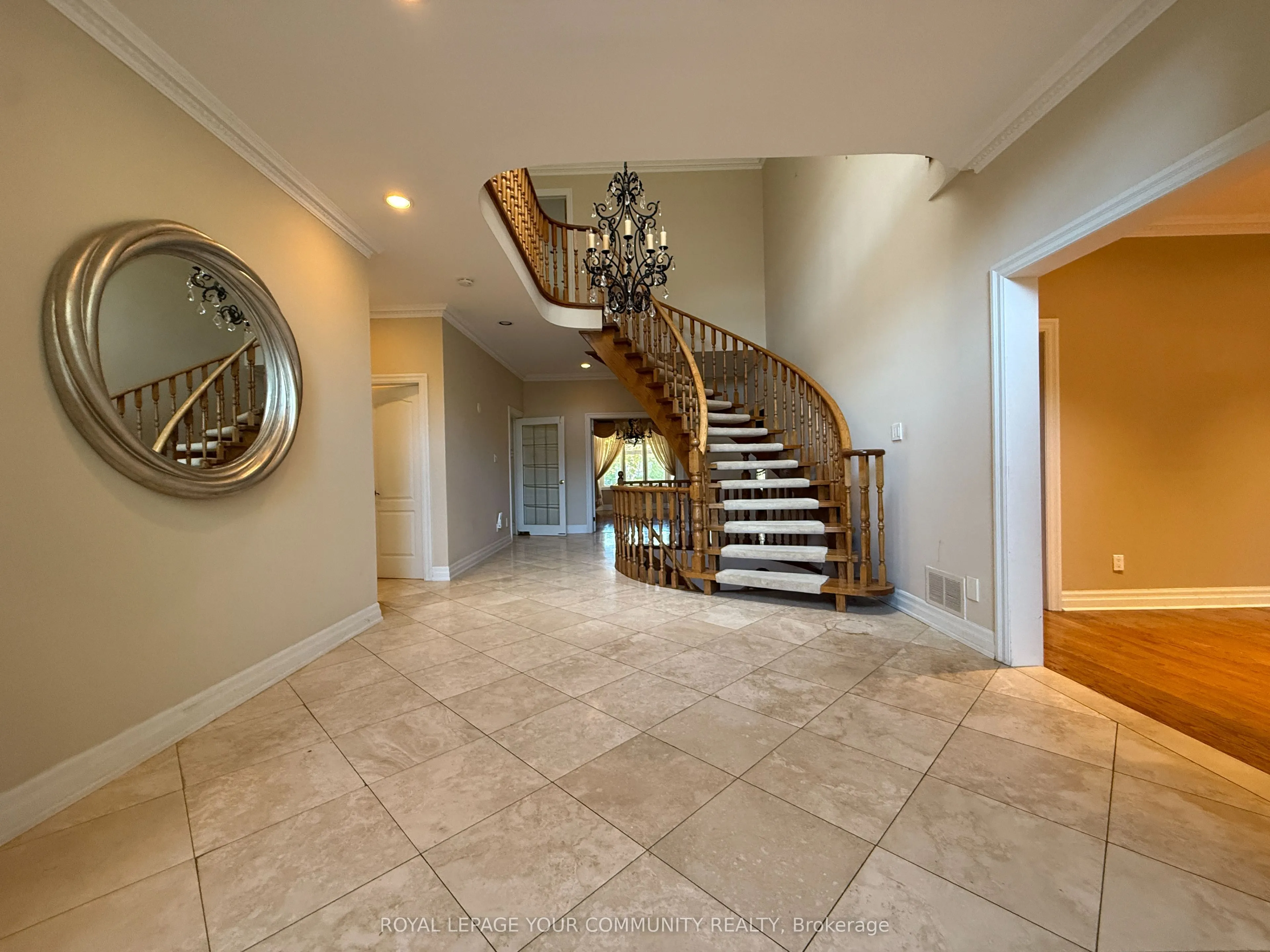 238 Horsham (MAIN FLOOR AND 2ND FLOOR) Avenue