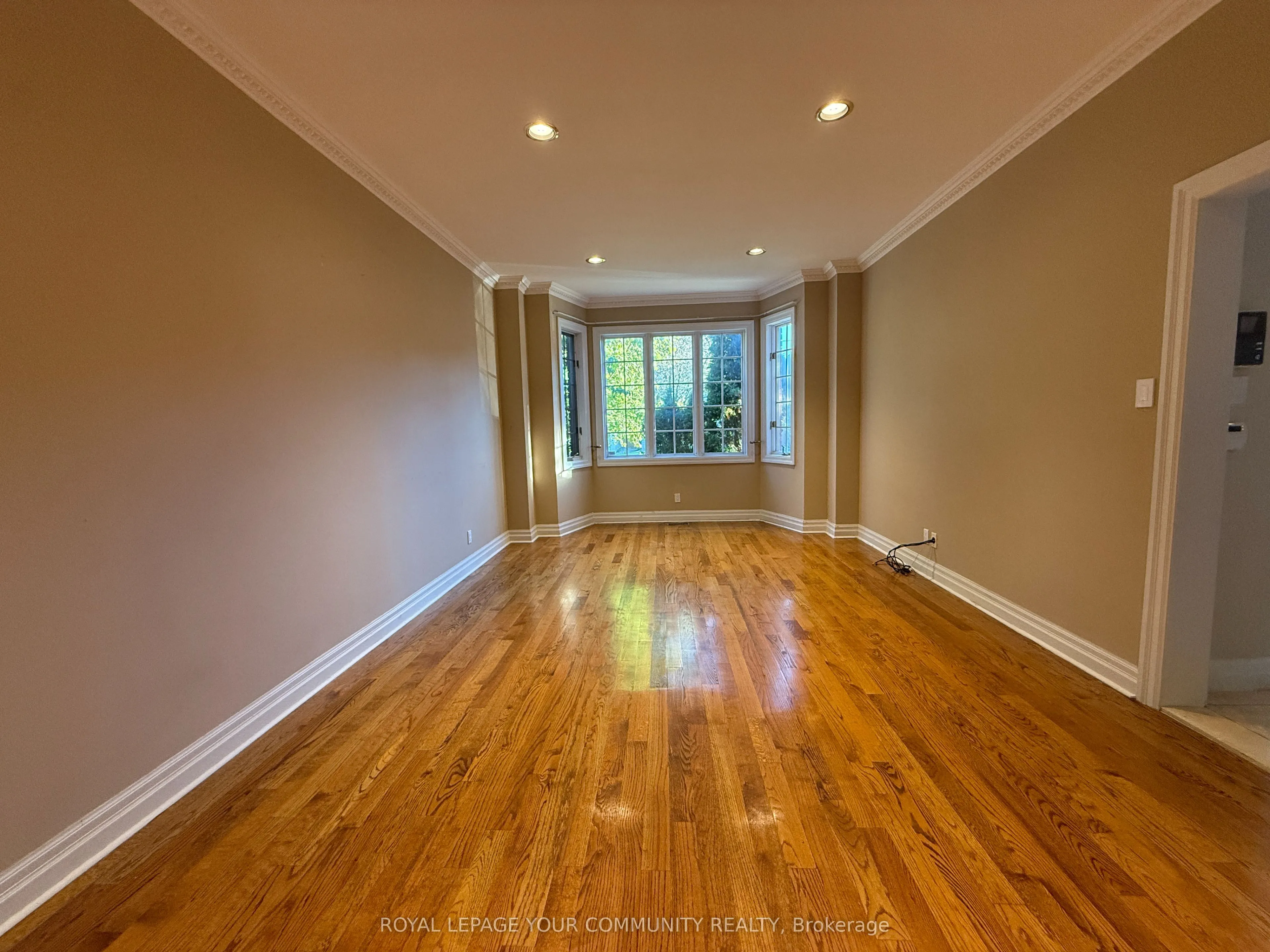 238 Horsham (MAIN FLOOR AND 2ND FLOOR) Avenue