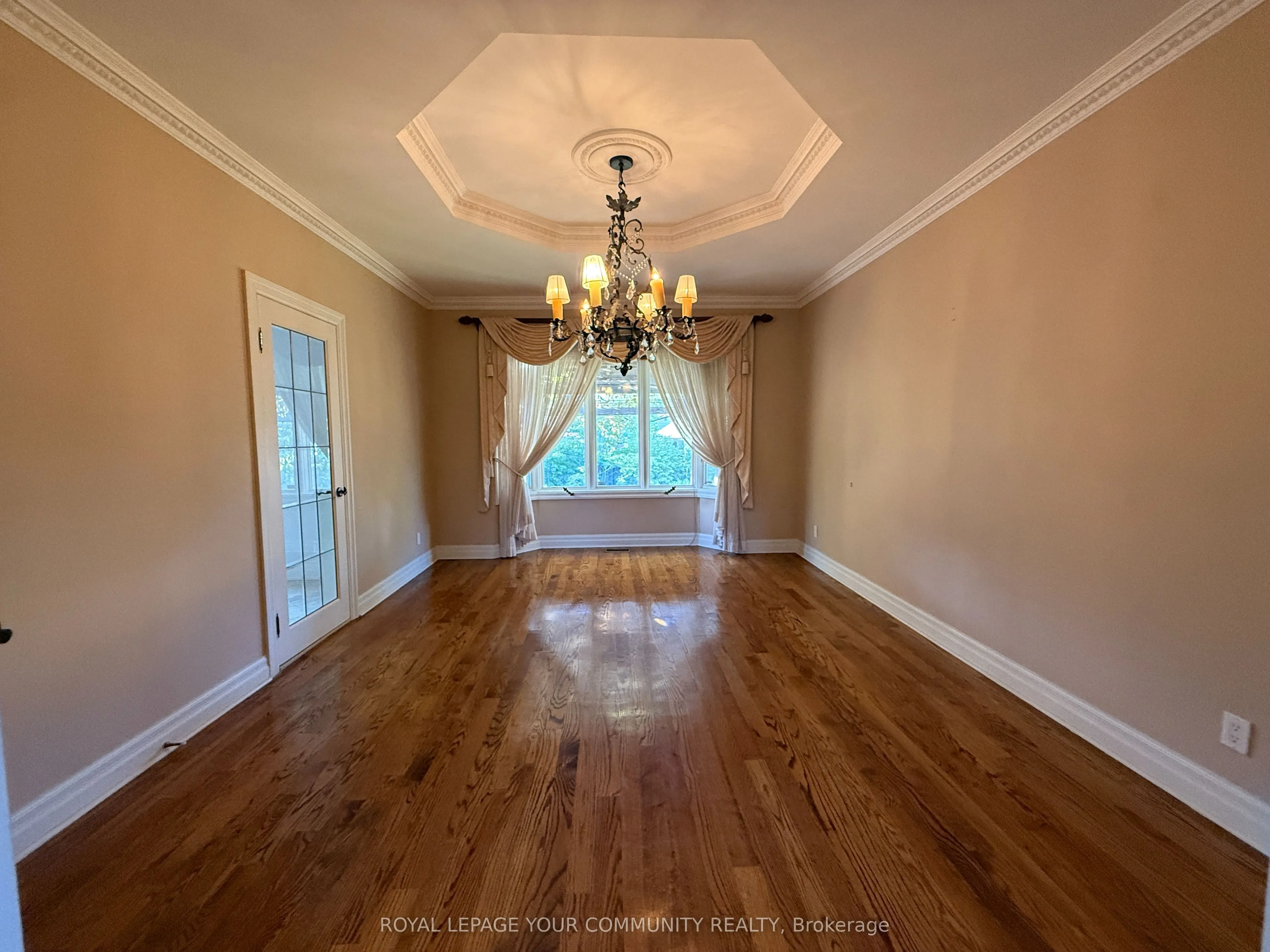 238 Horsham (MAIN FLOOR AND 2ND FLOOR) Avenue