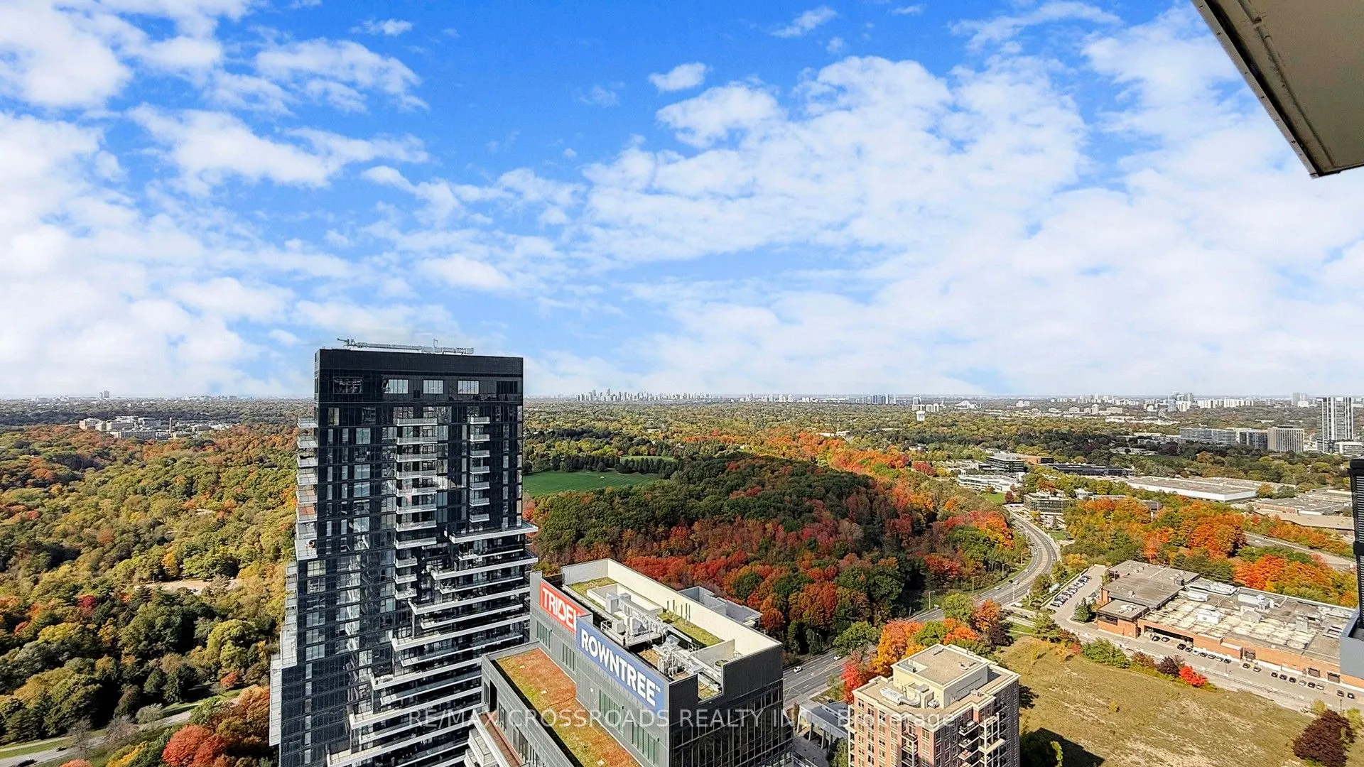 30 Inn on the park Drive, #4210