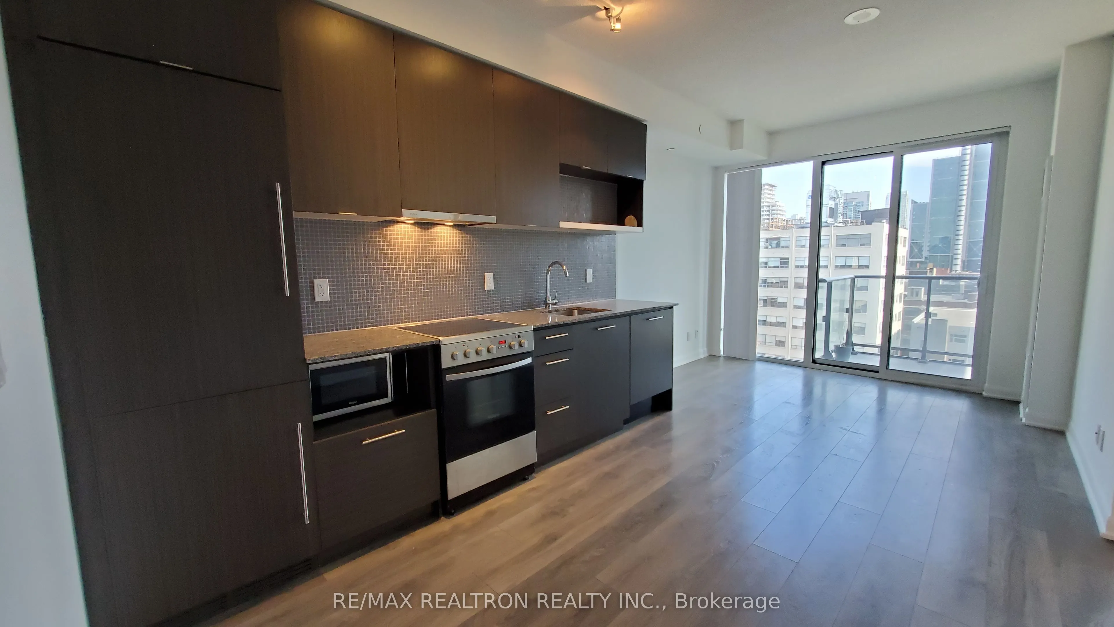 435 Richmond Street W, #1007