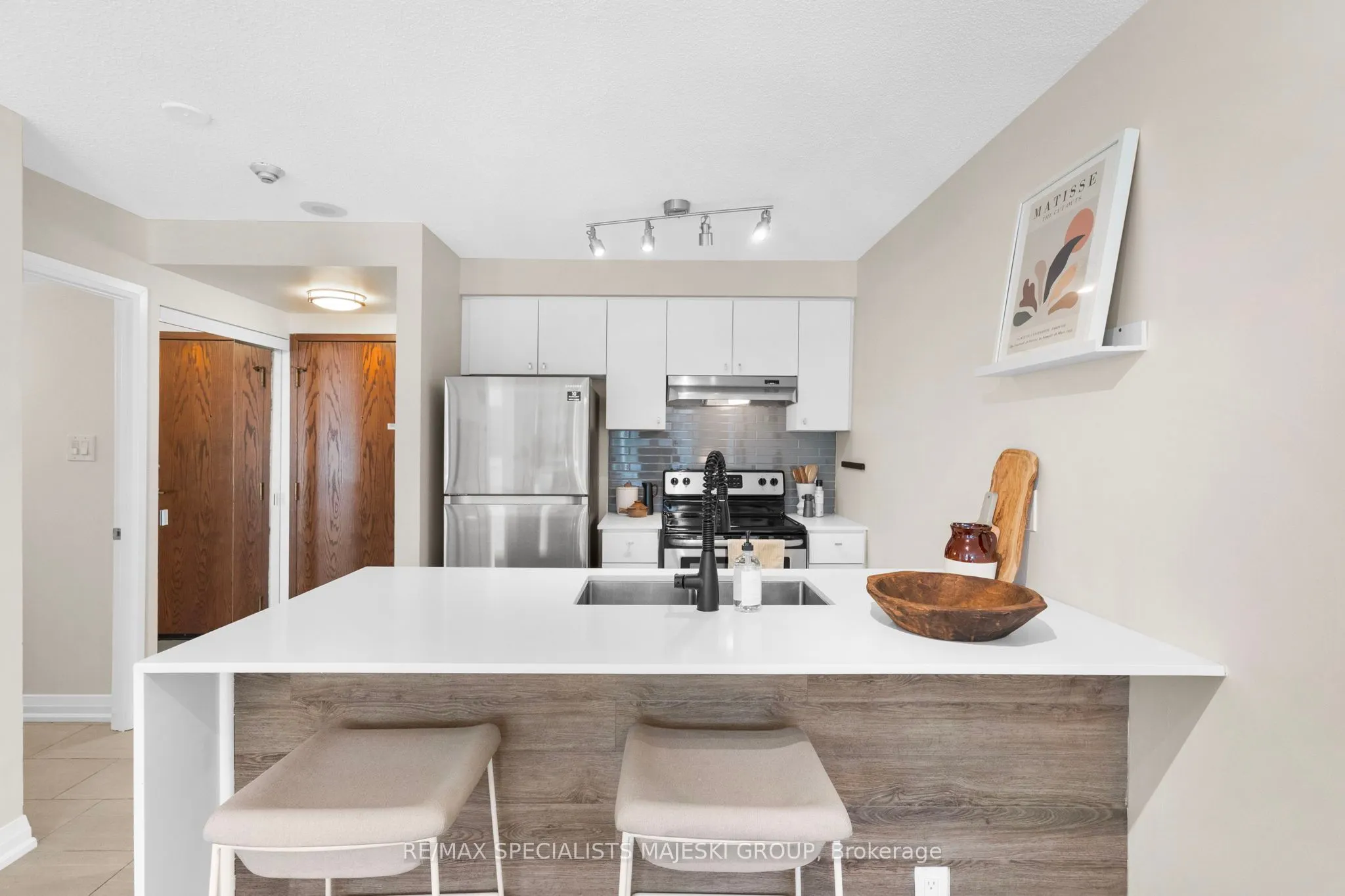 10 Yonge Street, #710