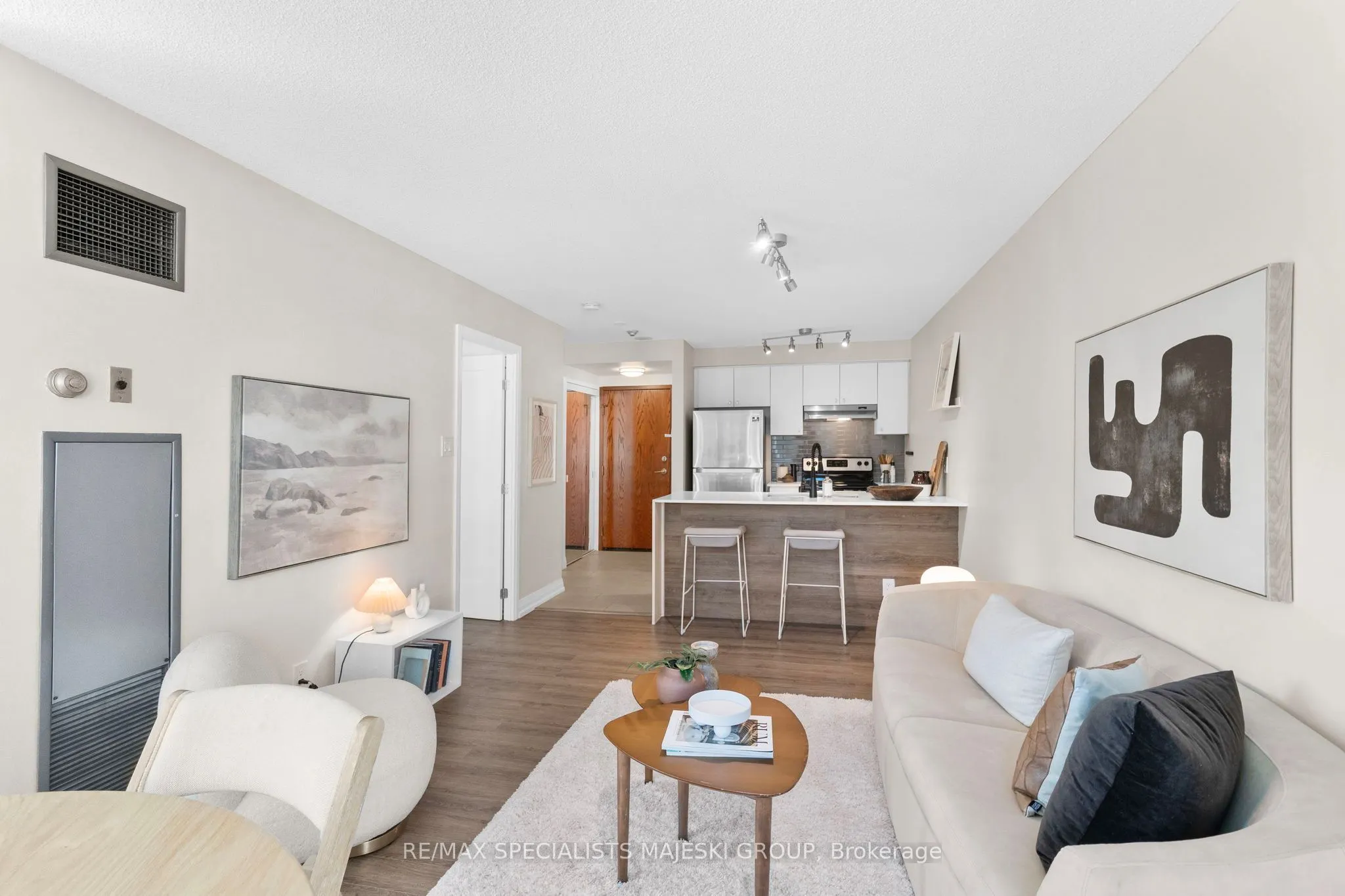 10 Yonge Street, #710