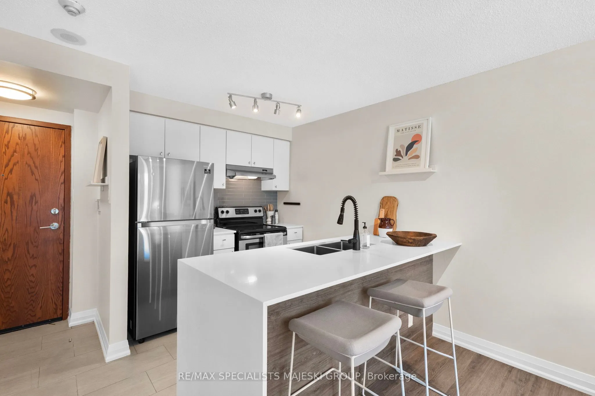 10 Yonge Street, #710