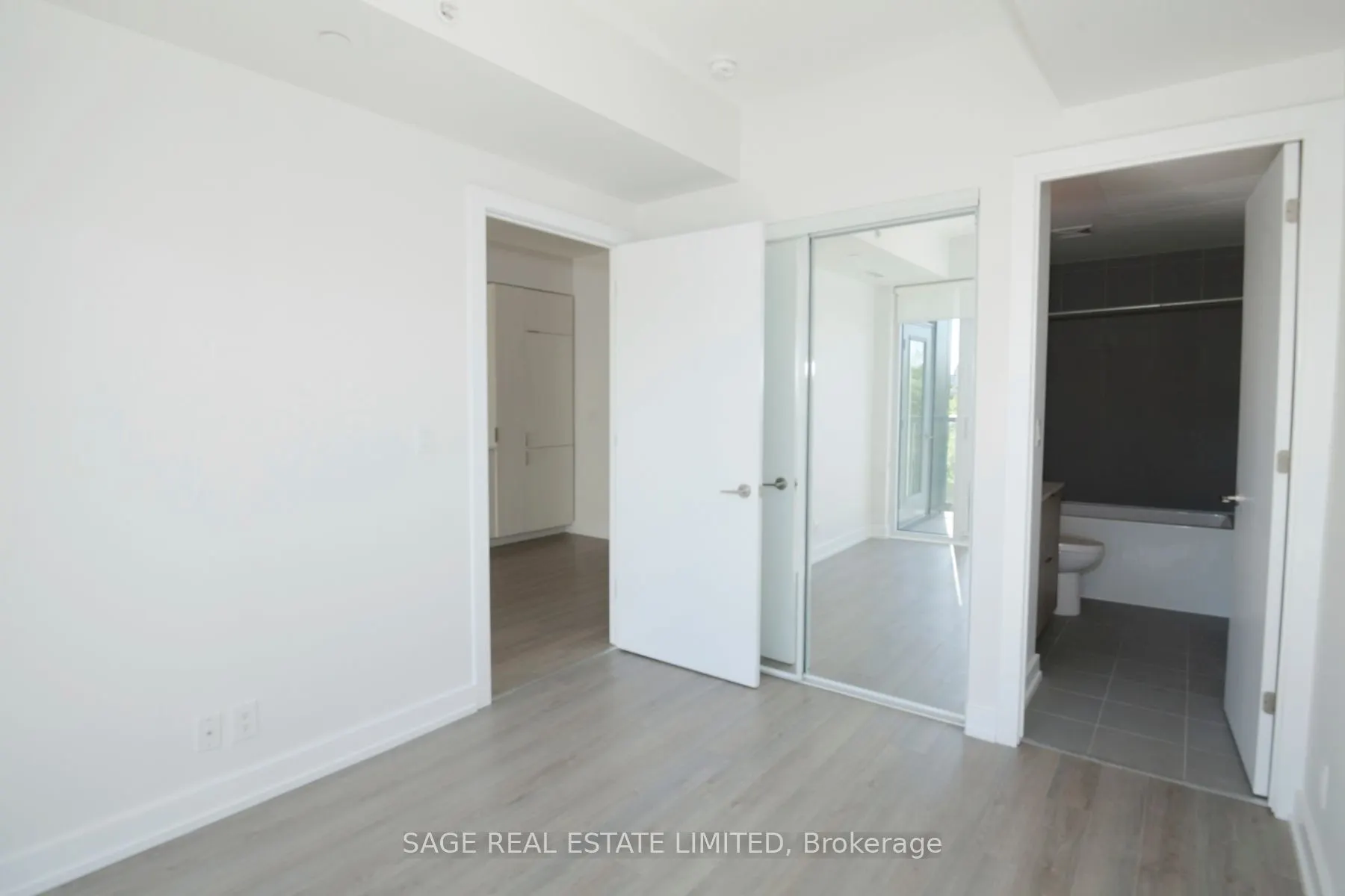 6 Parkwood Avenue, #407