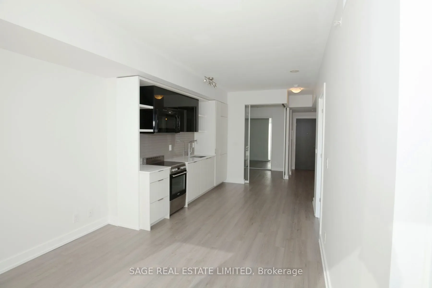 6 Parkwood Avenue, #407