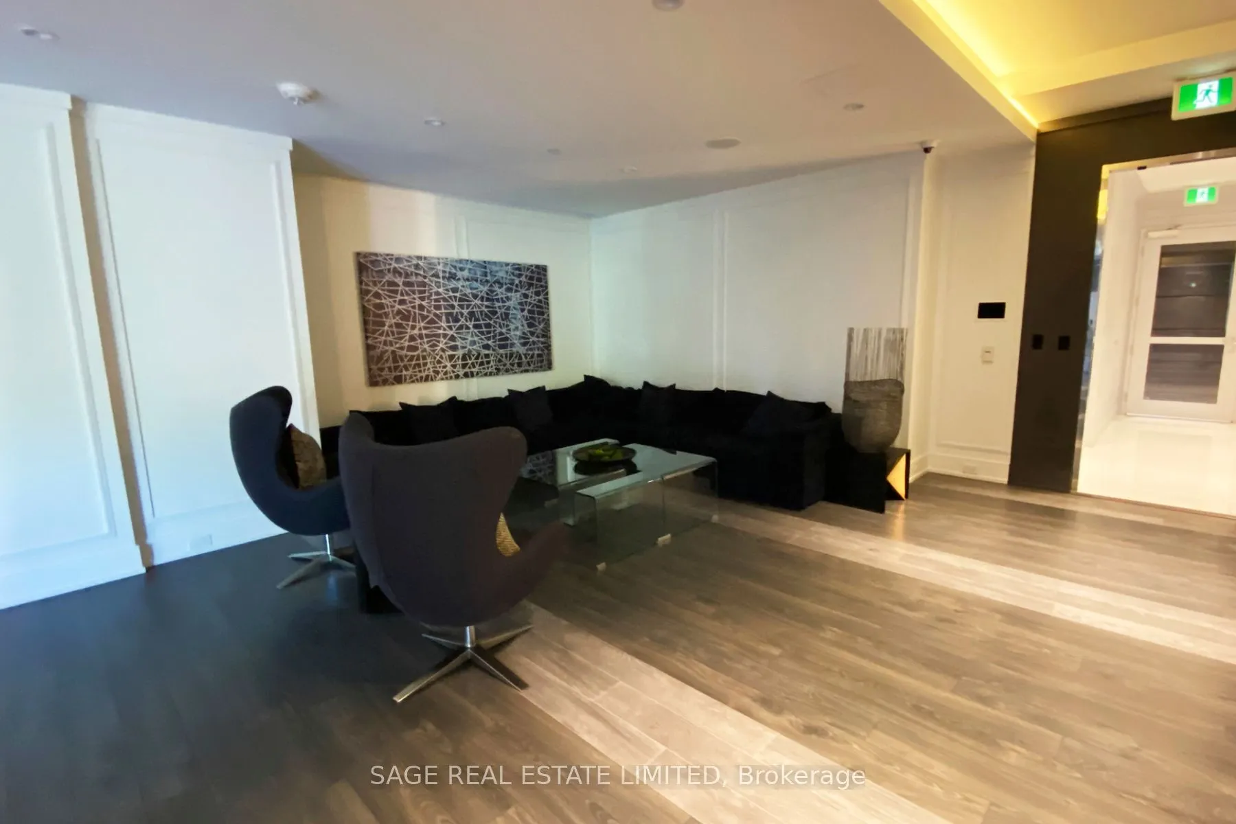 6 Parkwood Avenue, #407