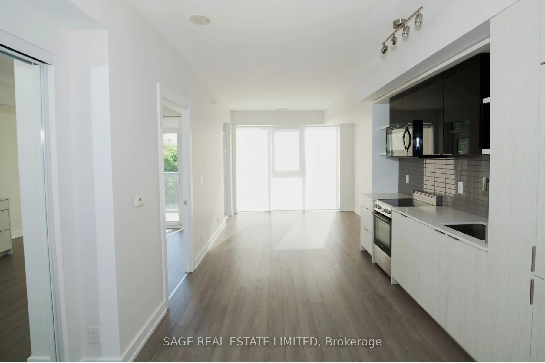 6 Parkwood Avenue, #407