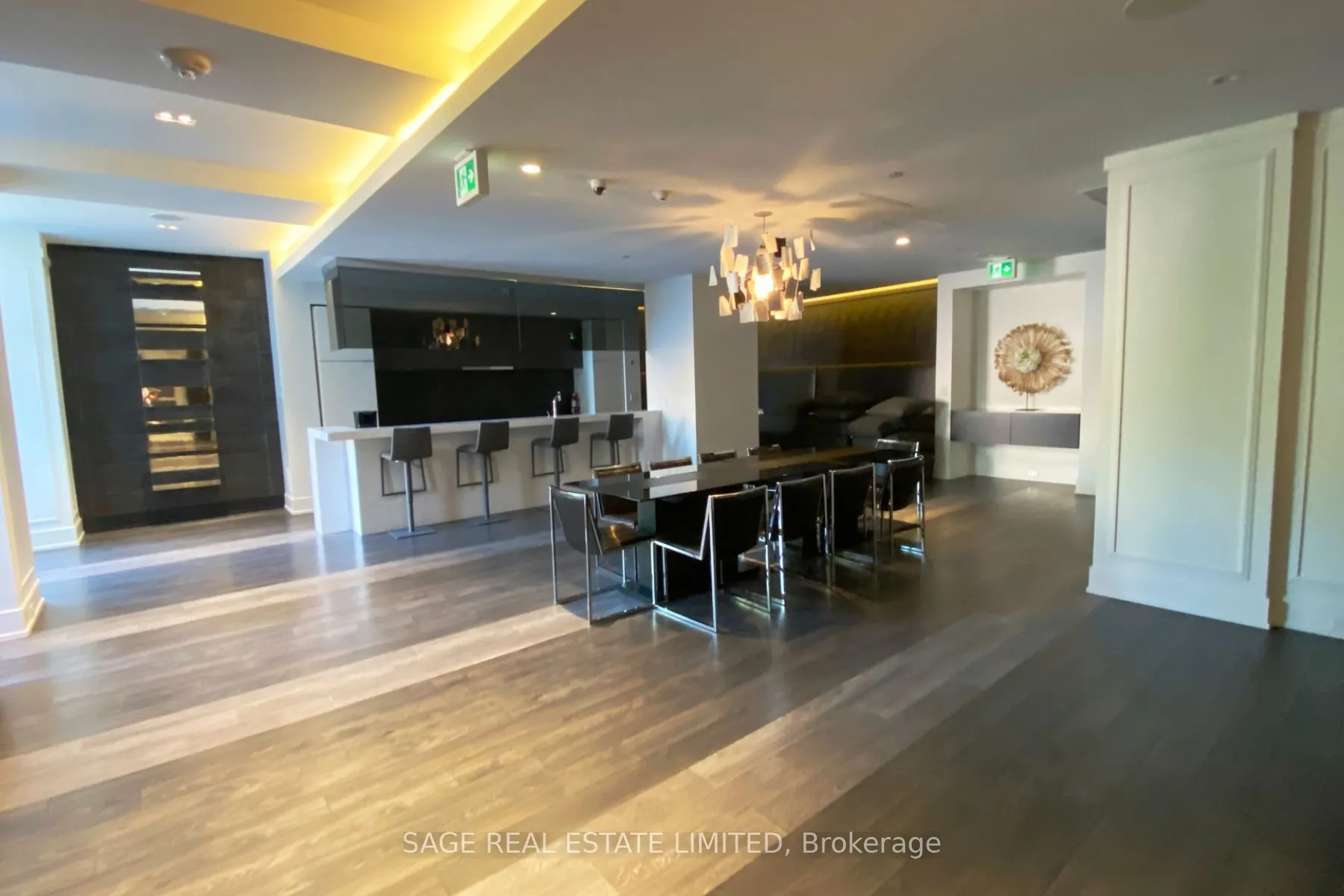 6 Parkwood Avenue, #407