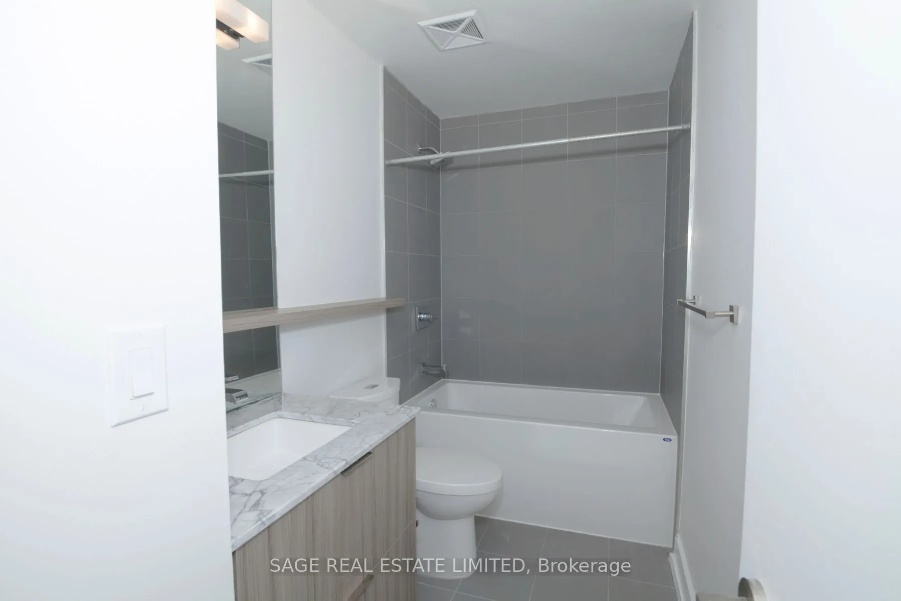 6 Parkwood Avenue, #407