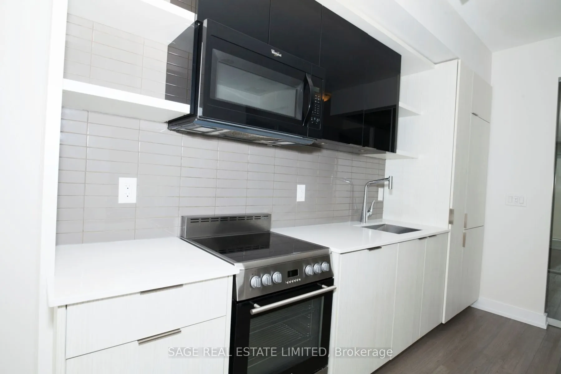 6 Parkwood Avenue, #407