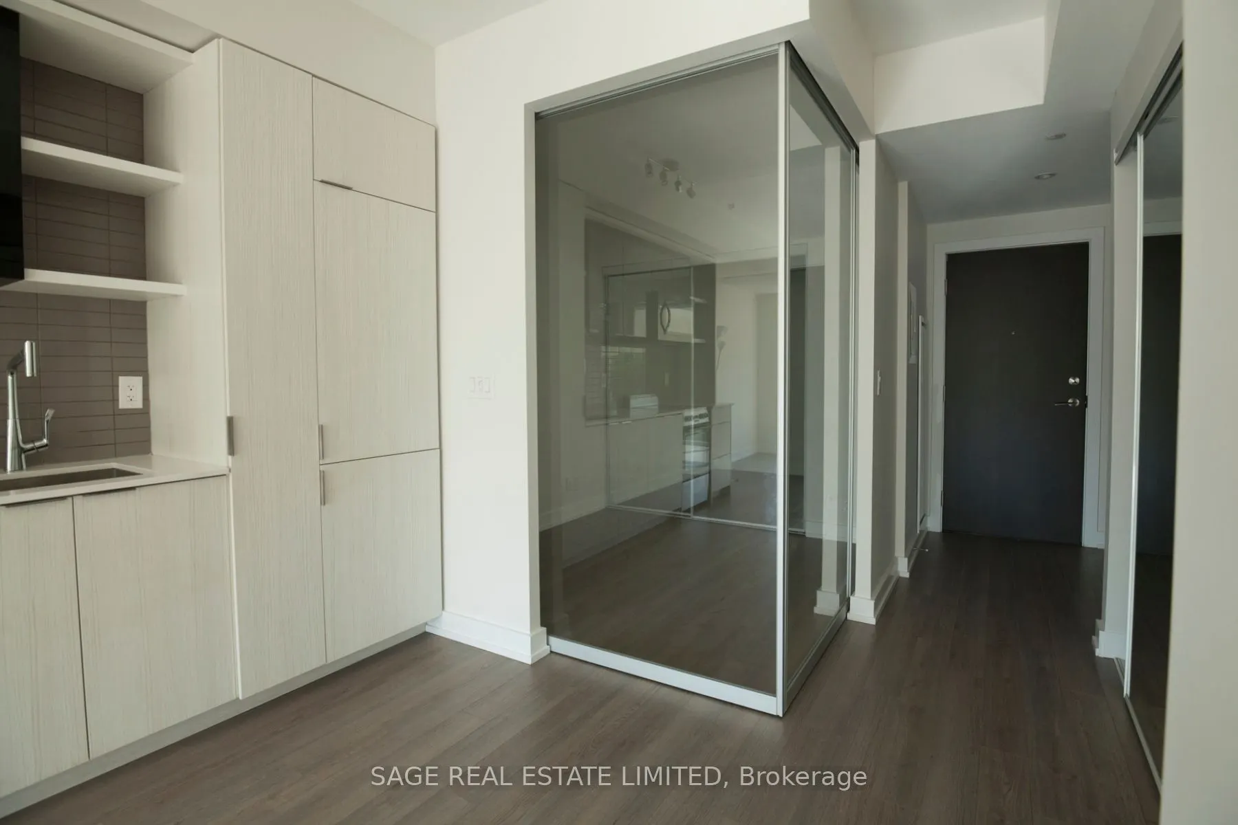6 Parkwood Avenue, #407