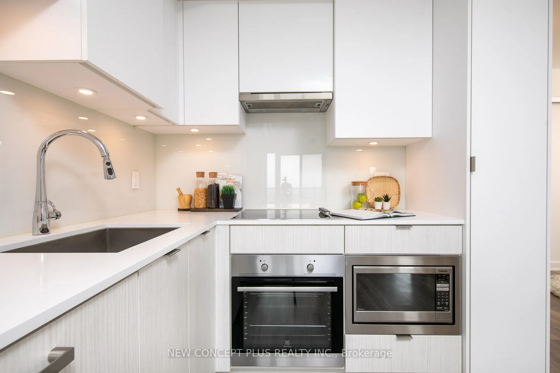 99 Broadway Avenue, #3302