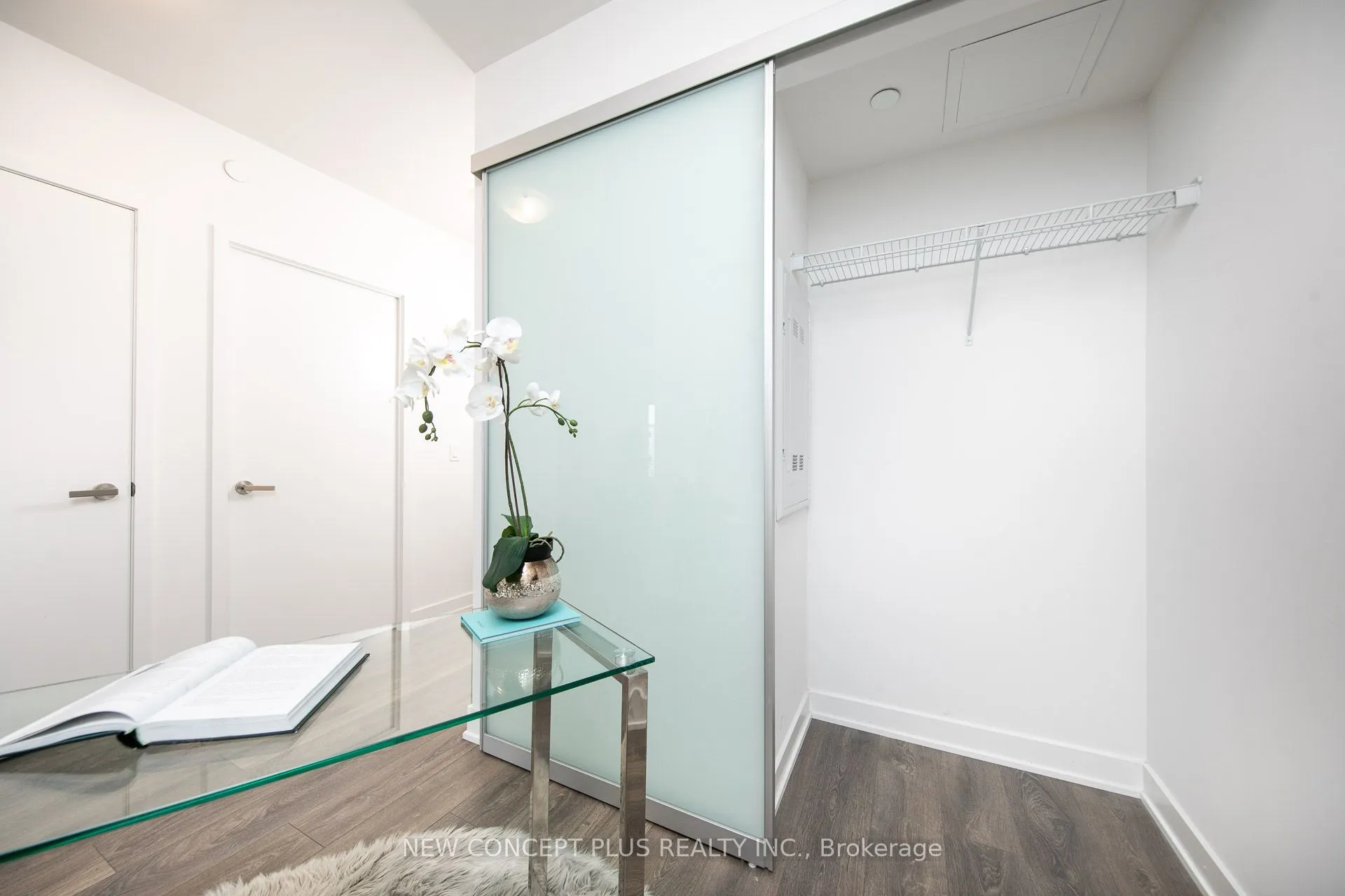99 Broadway Avenue, #3302