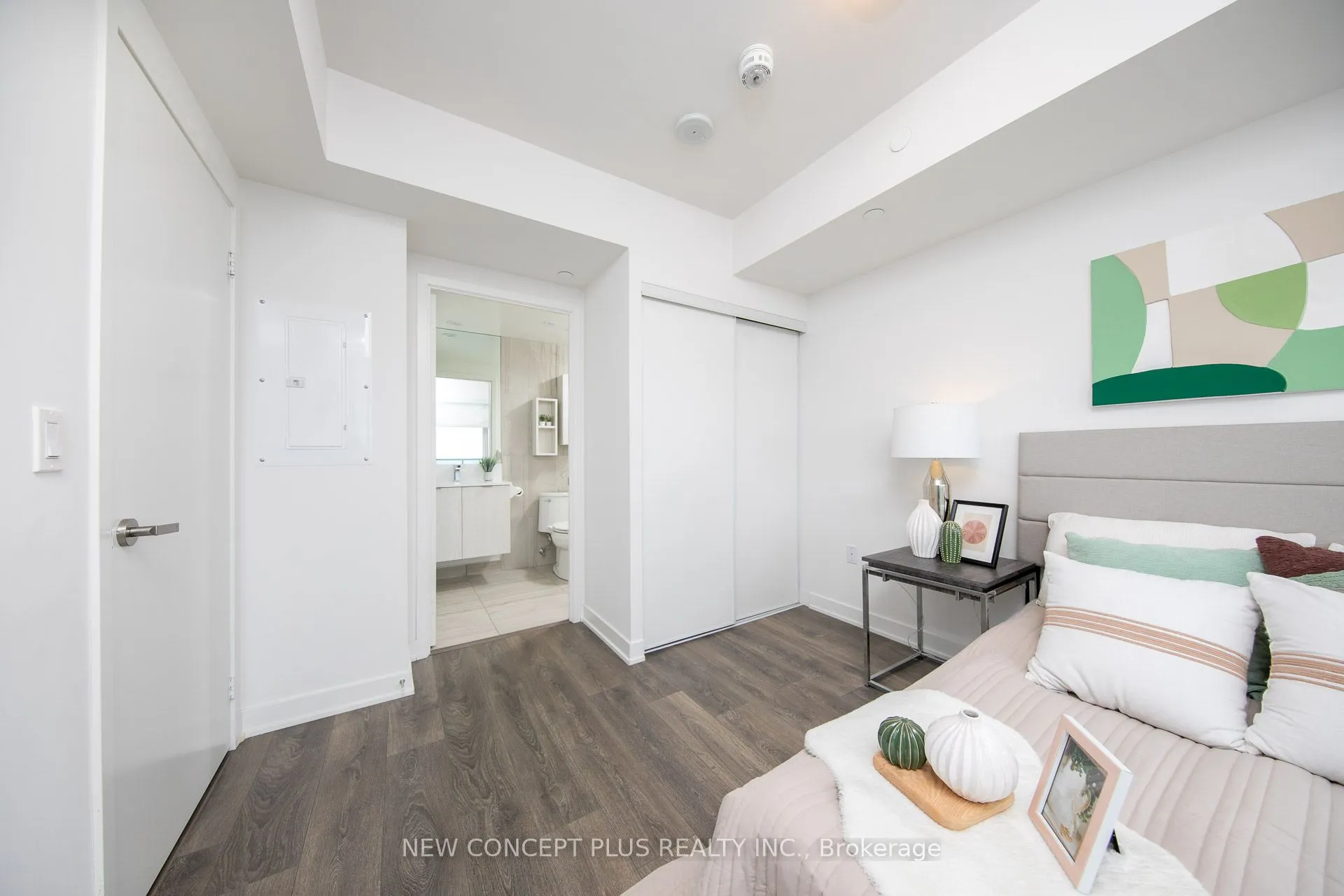 99 Broadway Avenue, #3302