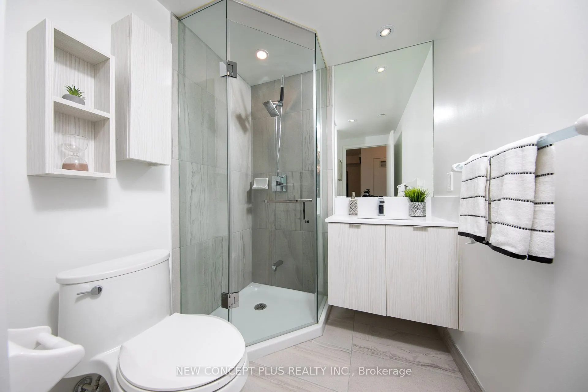 99 Broadway Avenue, #3302