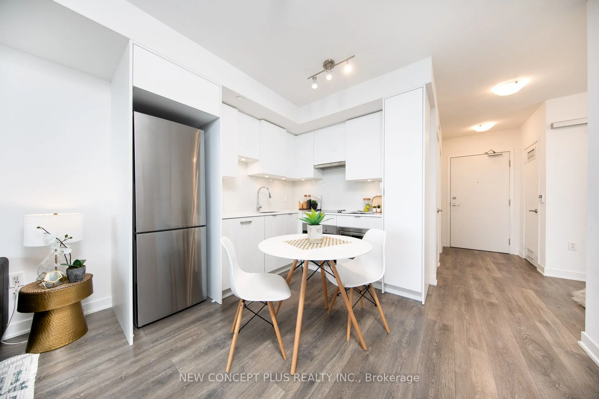 99 Broadway Avenue, #3302