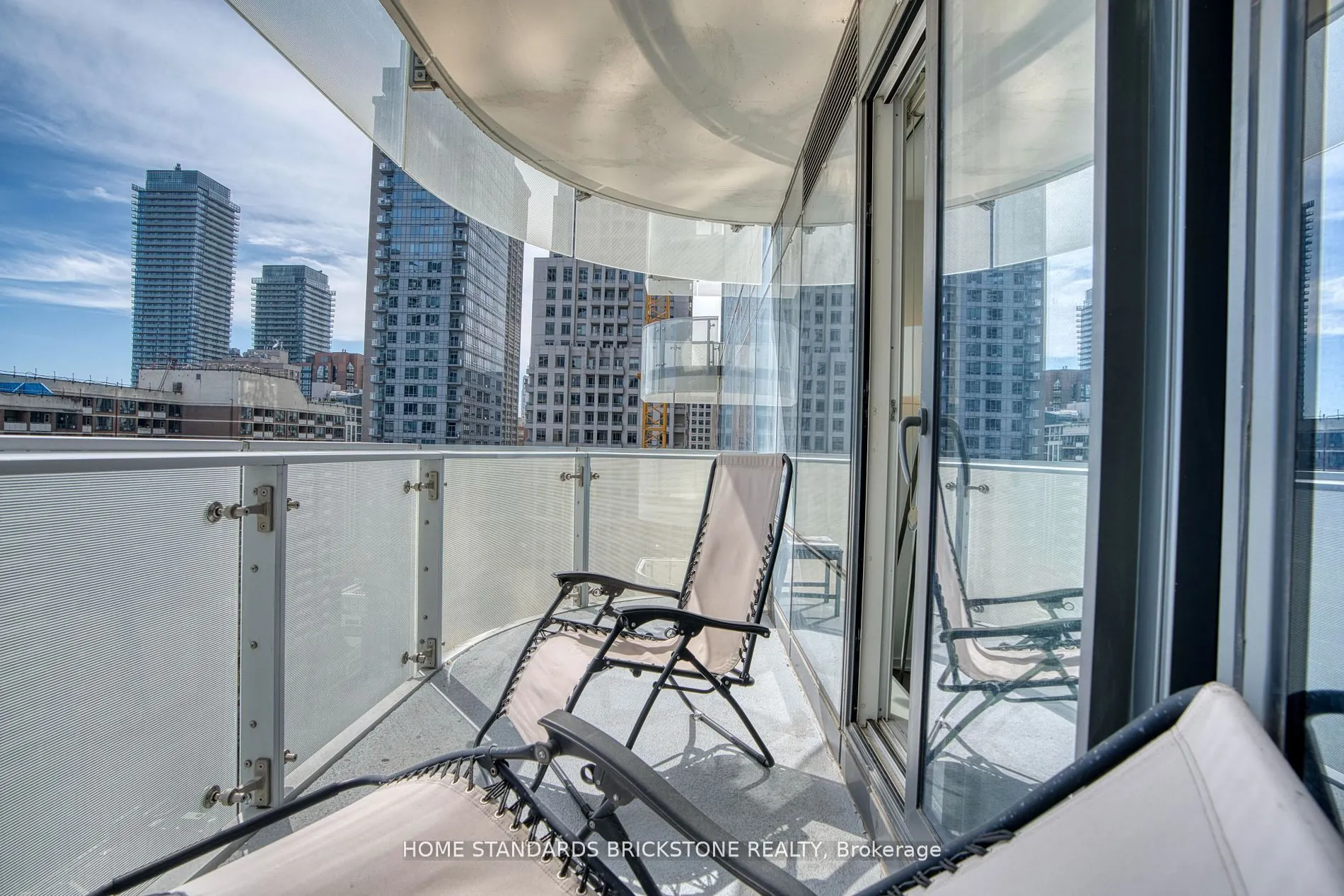 1 Bloor Street E, #1306