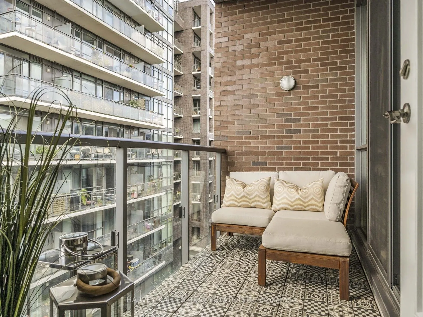 8 Gladstone Avenue