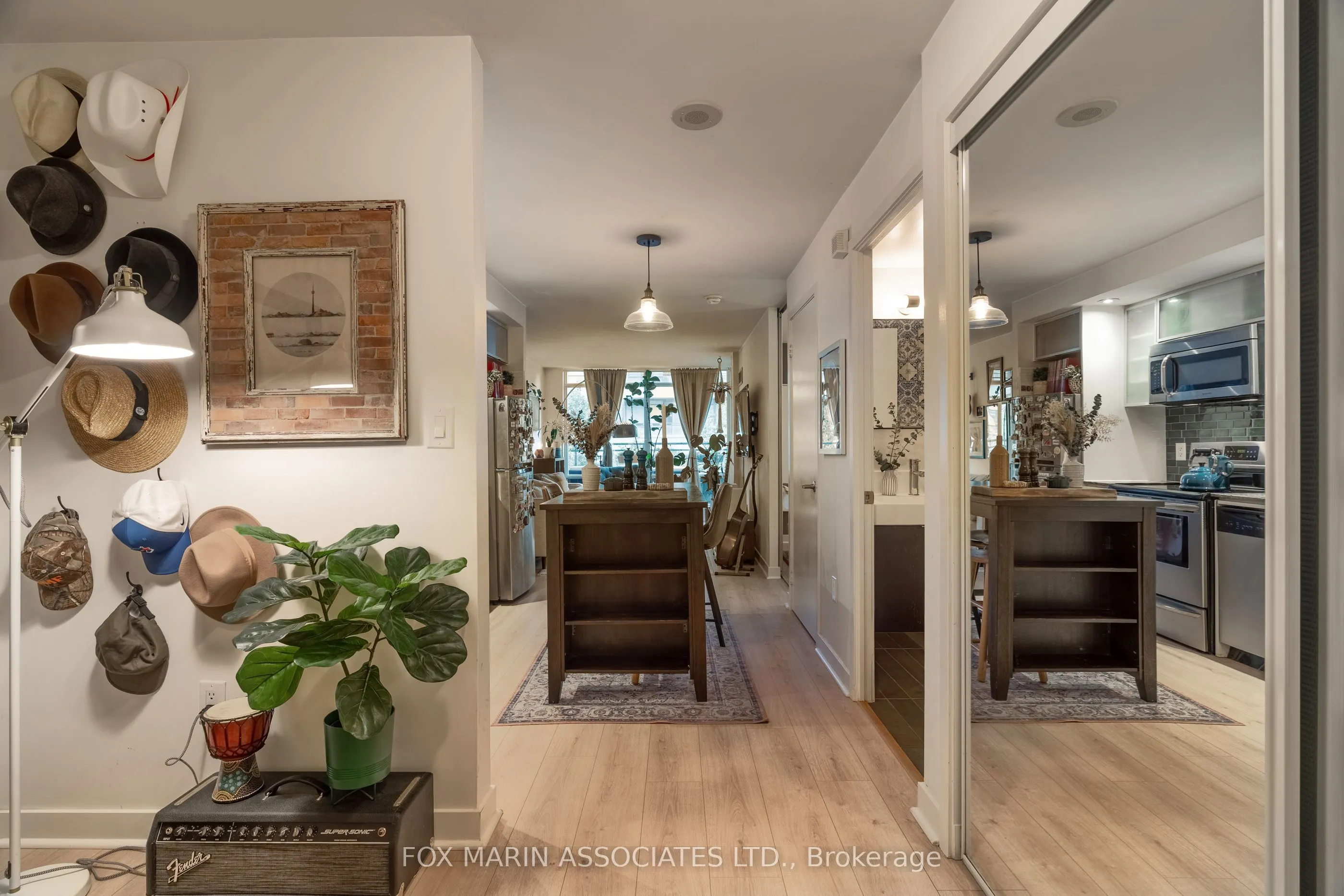 25 Telegram Mews, #211