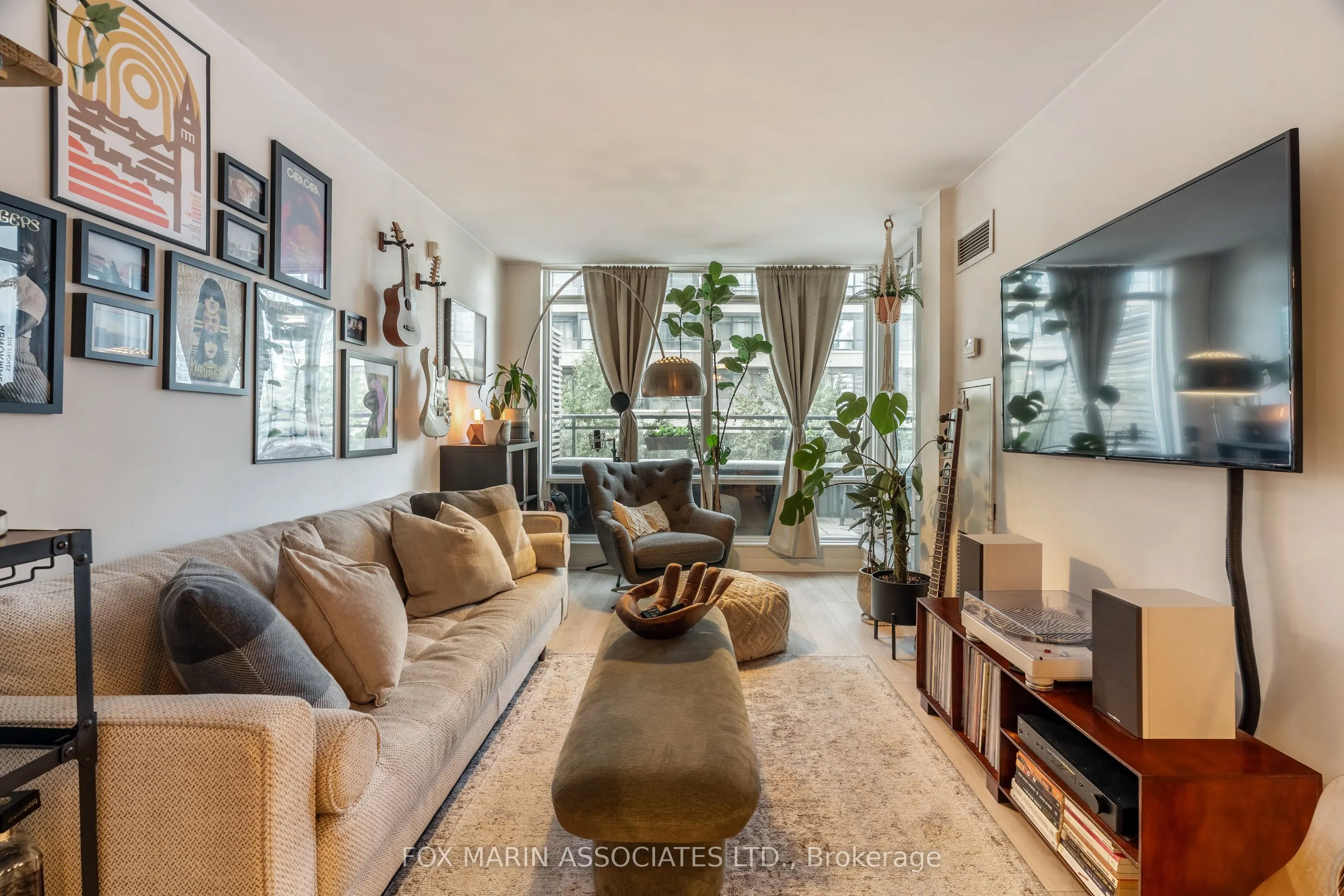 25 Telegram Mews, #211