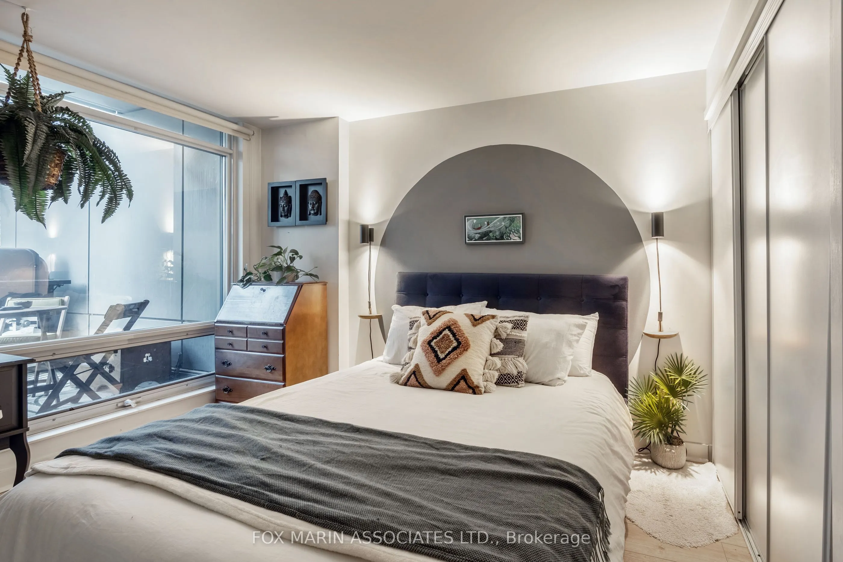 25 Telegram Mews, #211