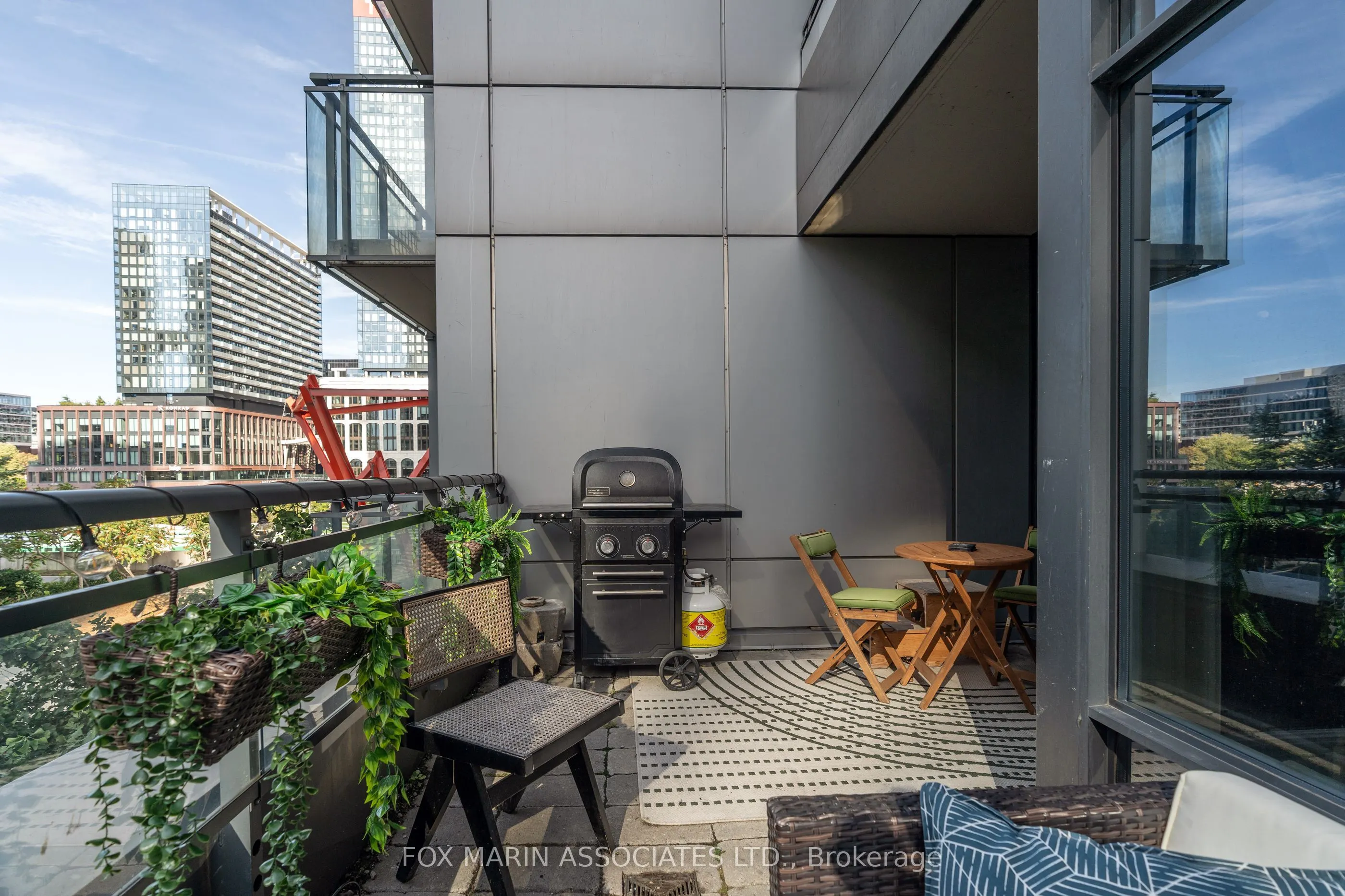 25 Telegram Mews, #211
