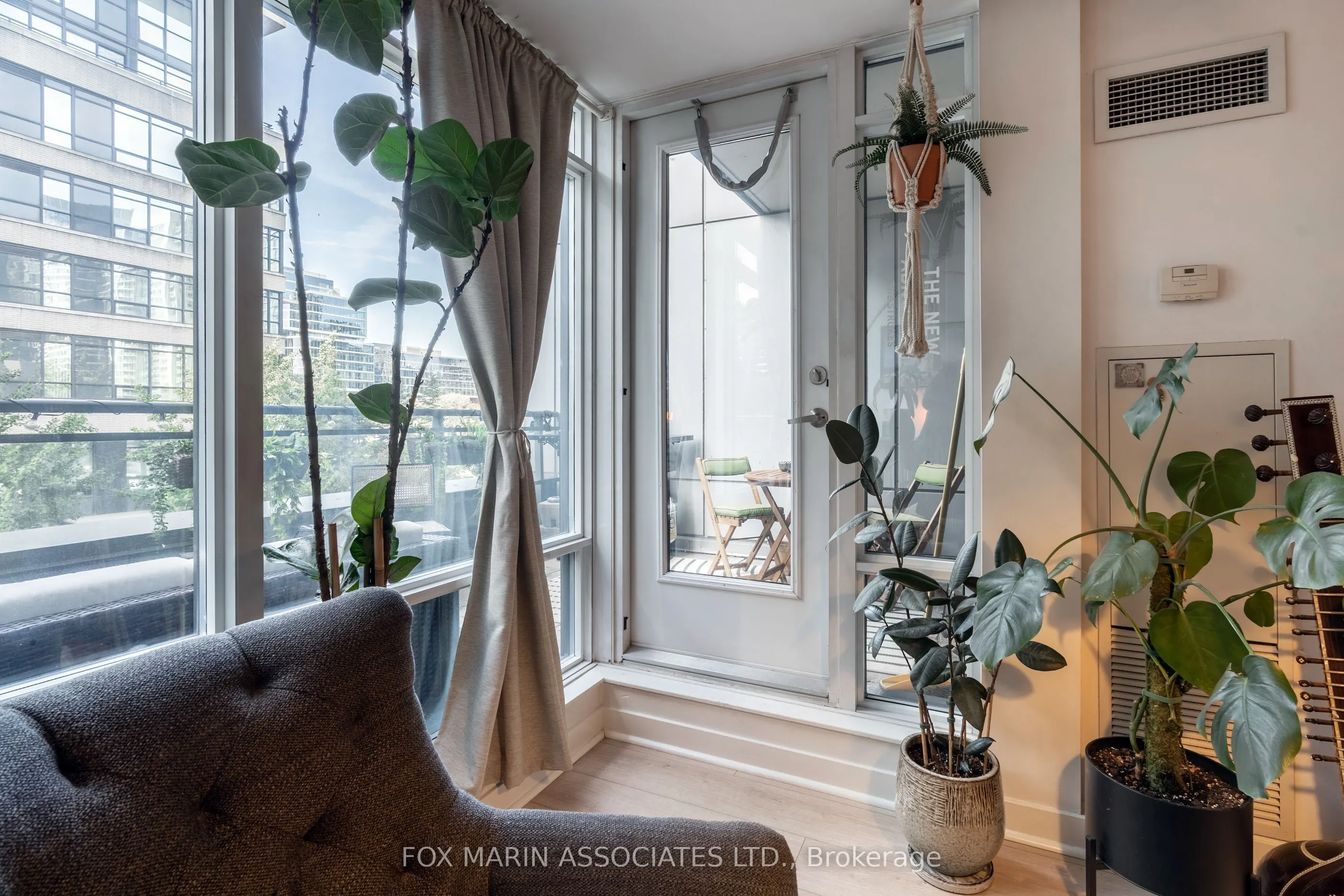 25 Telegram Mews, #211