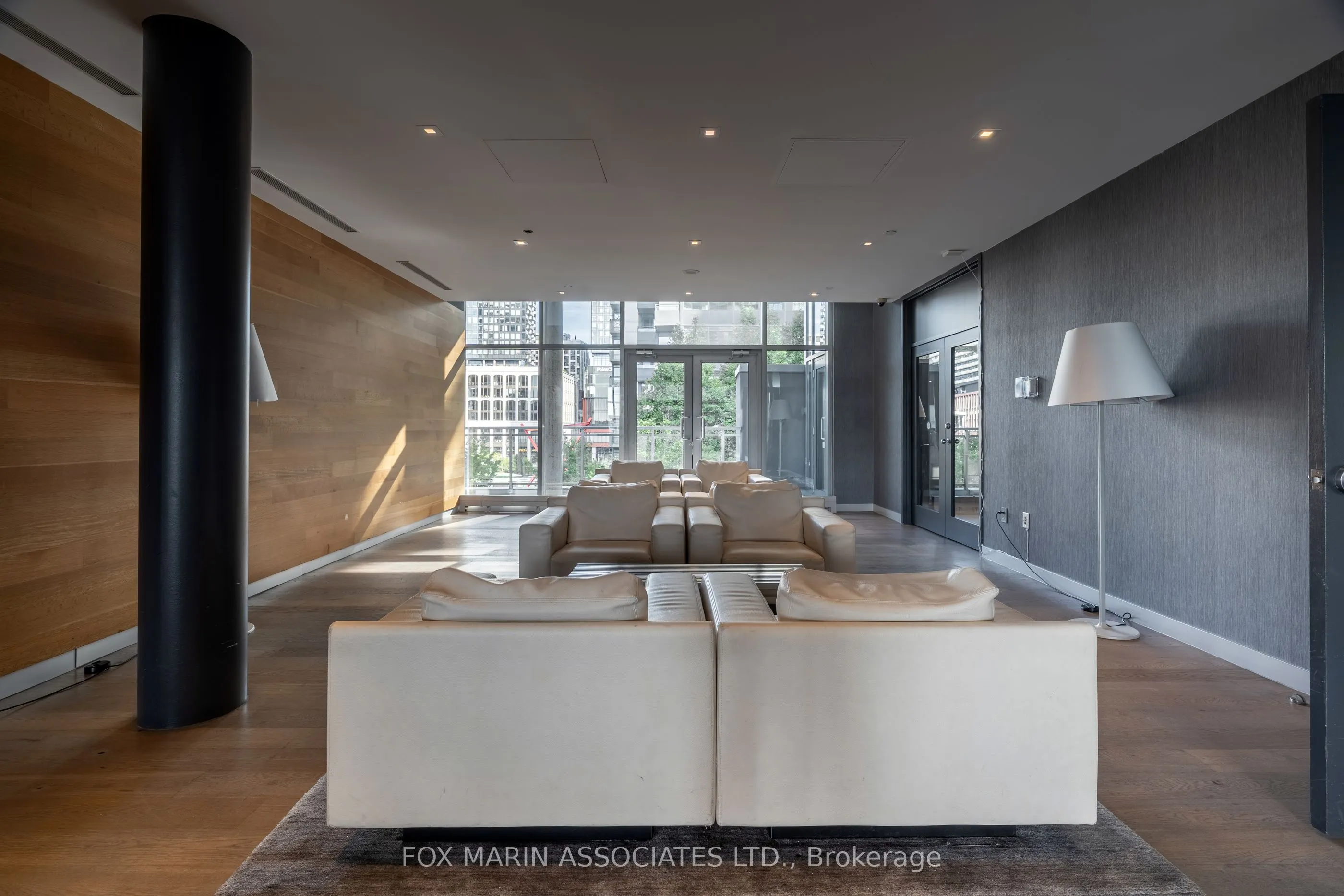 25 Telegram Mews, #211