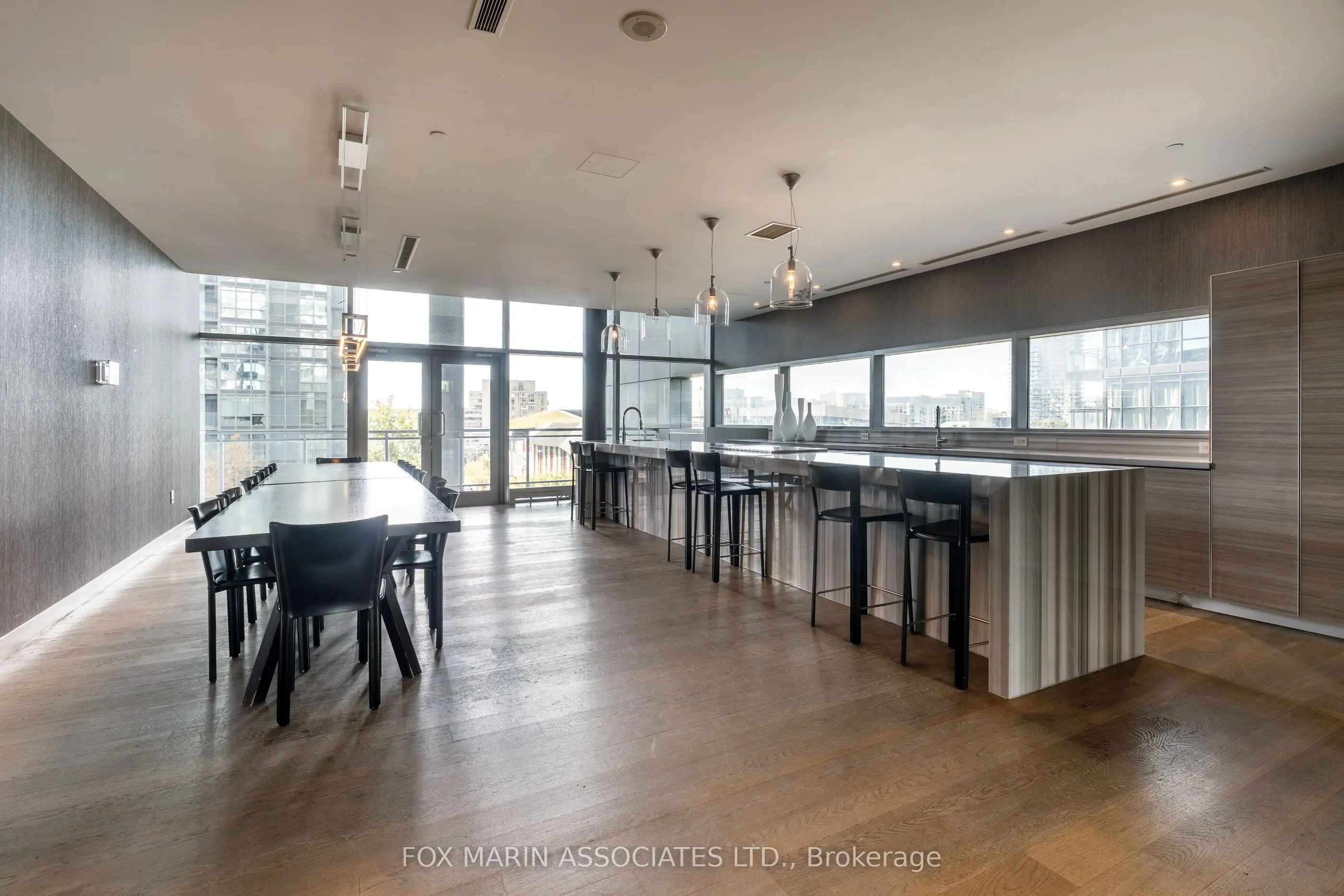 25 Telegram Mews, #211