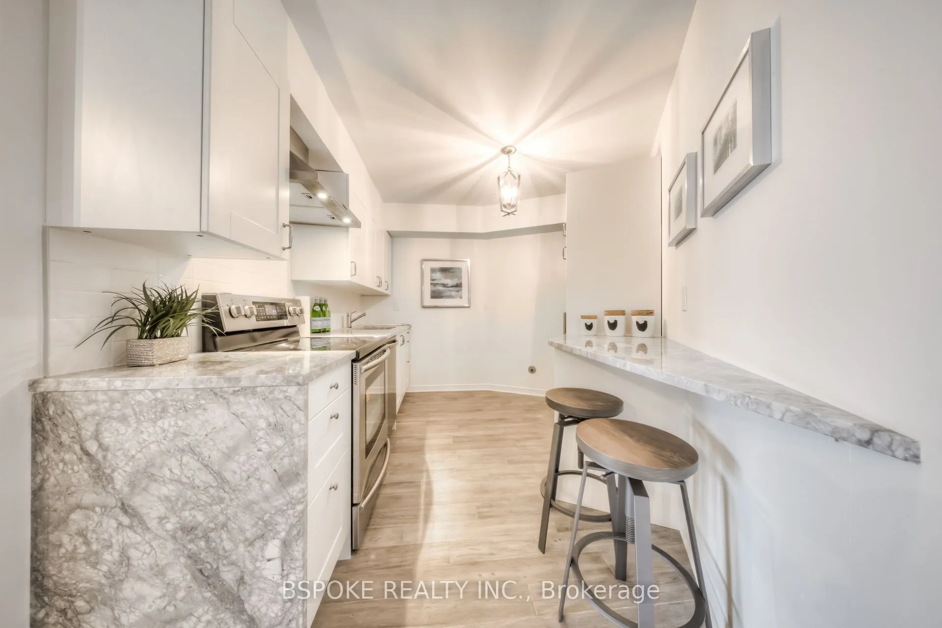 260 Queens Quay W, #804