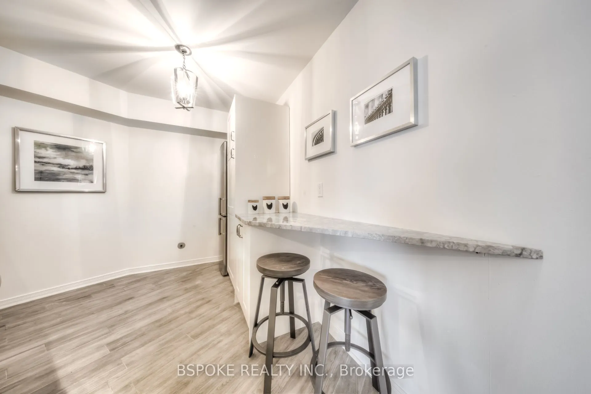 260 Queens Quay W, #804